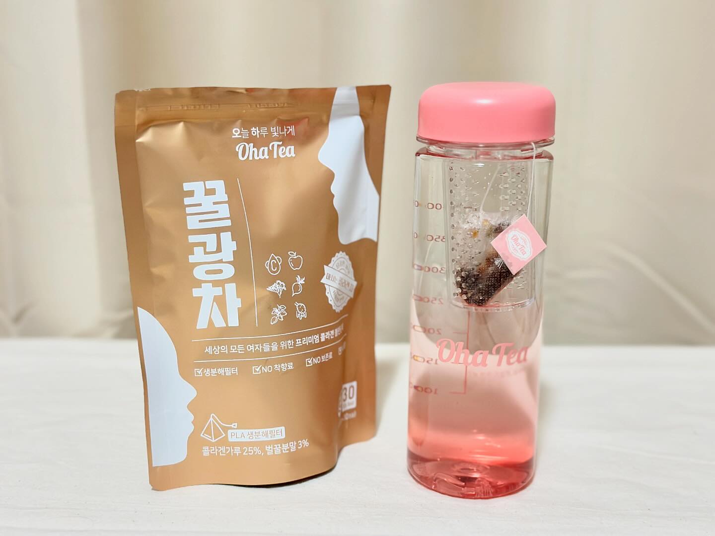 ⠀⠀⠀⠀⠀⠀⠀⠀⠀⠀⠀⠀⠀⠀
 ⠀⠀⠀⠀⠀⠀⠀⠀⠀⠀⠀⠀⠀⠀
피부고민이 많은 요즘!
피부에 좋고 맛있는 데일리차 꿀광차로 콜라겐 채우기:)

➰ 꿀이 함유되어 있어 달달하지만 당 염려없는 적당한 단맛에 가벼운 7Kcal
➰ 하루 2잔이면 콜라겐 1일 권장량 1000mg 섭취완료!
➰ 특별한 프랑스산 원료들로 저분자 피쉬콜라겐 2000달톤
➰ 자연원물로 NO카페인이라 누구나 섭취가능!
➰ 피부에 좋기로 유명한 허니부쉬와 레몬 20배 이상의 비타민C가 함유된 로즈힙 첨가

#꿀광차 #콜라겐차 #콜라겐티 #로즈힙 #로즈힙차 #허니부쉬 #허니부쉬차 #로즈힙티 #오하티 #ohatea