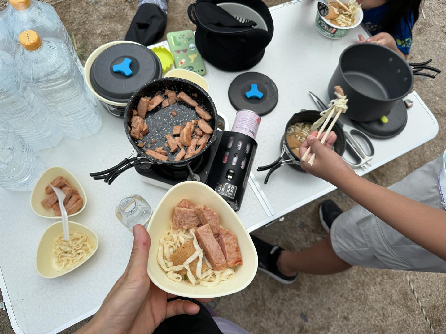 📍포항 어딘가에서 급히 먹은 점심 
📍지나가며 포착한 경주 문무대왕릉 
📍여동생이 사준 일본라멘 유부가 진짜 미쳤다

#경주문무대왕릉 
#경주
#포항
#국내여행
#여행브이로그 
#엄마후티비 
#일본라멘