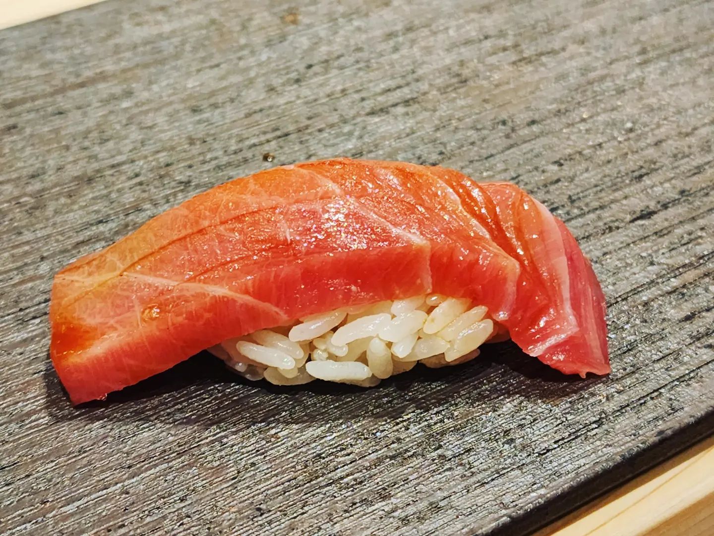 팀장님이 사준 오마카세
점심 완전 맛있게먹었당

하나도 빠짐없이 올리고싶지만..아쉽😅
진짜 하나하나 다 너무 맛있당
.
사진 열심히 찍는다구 후토마끼 꼬다리주셨음!
시작 계란찜부터 후식 아이스크림까지 완벽한식사😍
.
#스시소라#스시소라대치점#점심#오마카세#맛있당