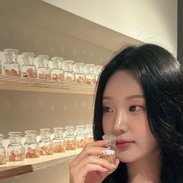 ⠀ on Instagram: "#광고 프라이빗한 나만의 첫향수 만들기 성공,,,🖤 시크한 느낌의 인테리어라 아주 맘에 든 곳,, 친구 또는 이성과 데이트장소로 강추,, 향수공방은 처음이라 어려울까 걱정했