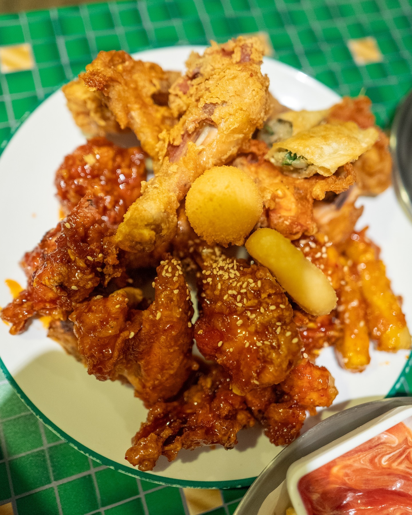 -

▫전포동 가성비 옛날통닭집!!🍗 
▫옛날통닭 스타일뿐아니라 후라이드, 양념 및 닭똥집도 맛도 가성비도 최고👍
▫노포스타일의 정감 가는 집으로 사장님께서 구수하고 친절하심 
▫2층 테이블 사용시  계단 주의 필요
▫요즘같이 턱없이 오르는 물가 속에서 용돈 받는 아재의 귀한 안식처!!🏠 
📍파파옛날통닭
🏷️ 부산 부산진구 전포대로176번길 8-1
⏰ 16:00 - 00:30 (라스트오더 00:10)
☎️ 051-808-8805 .
.
.
.
.
#부산 #전포동 #파파통닭 #파파옛날통닭 #통닭 #치킨 #옛날통닭 #노포 #술안주