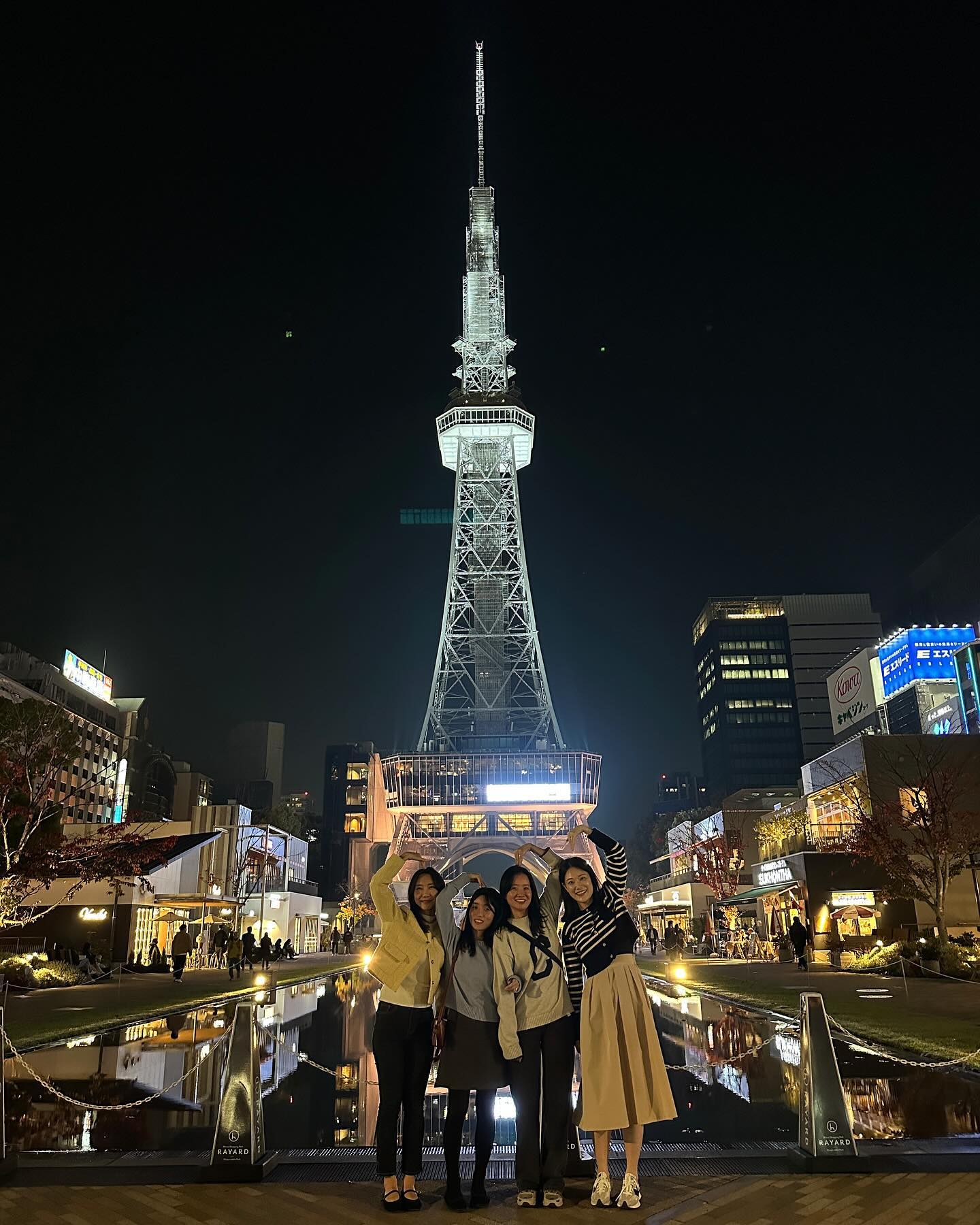 일주일 전 떠난 갊핑의 일본여행❤️
너~~무재밌고 좋았당
.
모든 일정을 짜준 우리다민이
내 손이 되어준 은미
맨날 내옆에있어준 재히
애줌마랑 놀아준 너희들
모두 고마어❤️❤️
.
그리고 내가 얘기꺼내기도 전에 먼저 친구들이랑 여행가라고 보내준 오빠와 잘 있어준 우주까지 모두 고맙구 사랑해🫶🫶
오빠 다음에도 보내줄꺼지??????^.^......대답해........
#일본여행#나고야