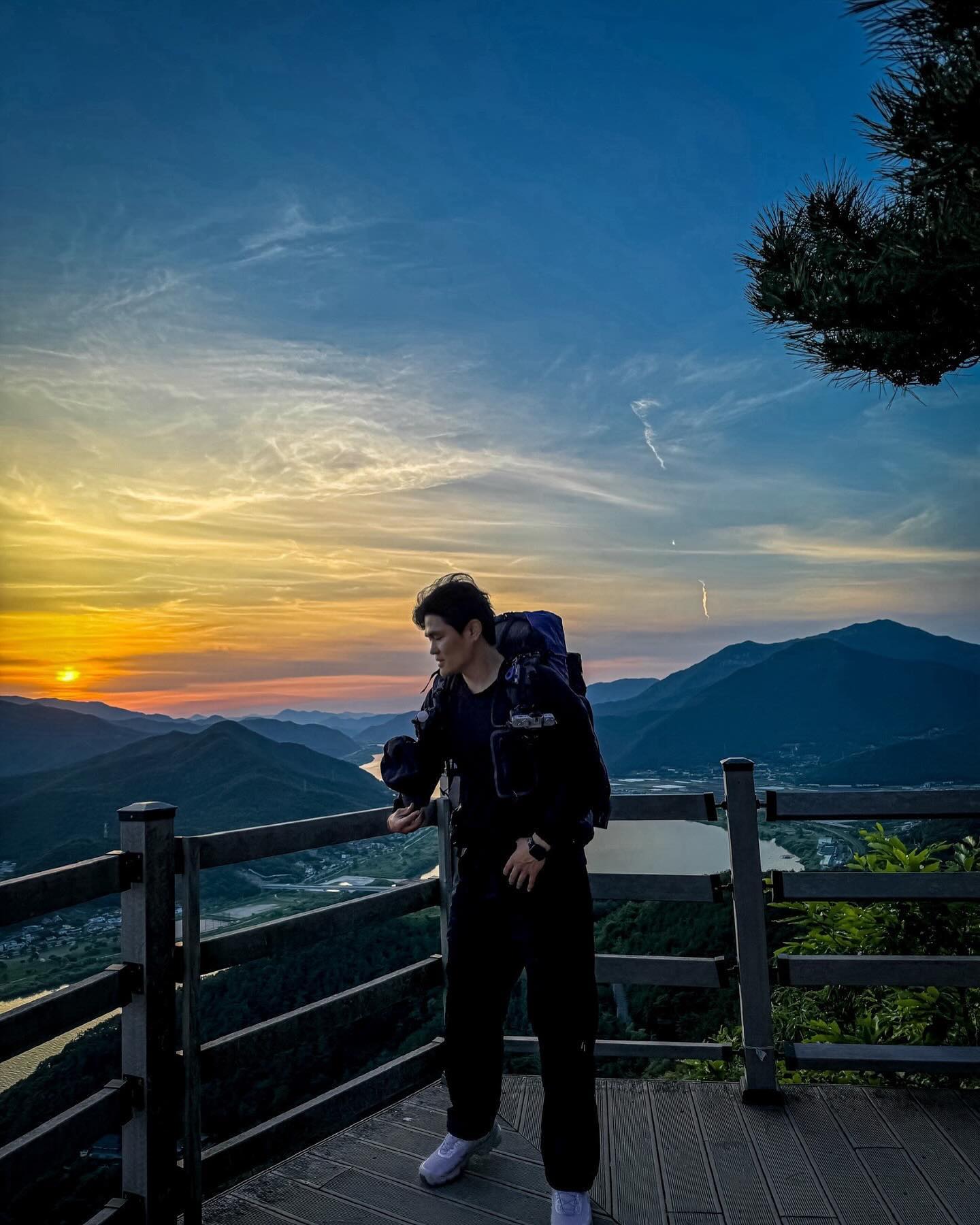 🏕️

아쉬운 일몰풍경을 두고 발걸음이 떨어지지 않은 박지였지만,

그날 바람이 많이 불었던날이라 차선의 박지는 아주 아늑한 
저녁시간과 편안한 하룻밤 지낼수있었네요🙃

박지에서 먹는 올해 첫도다리는 정말 꼬수웠습니다.👍👍

차선이 최선이 되었던 그날의 백패킹🏕️

#welterexperiment 
#zpacks
