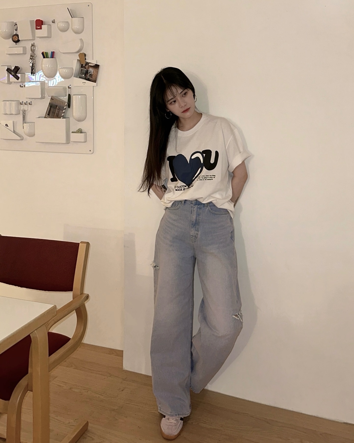 #협찬 23.65 

프린팅이 귀여운 데일리 티셔츠 ღ 소재도 부들부들하고 
고급면소재를 사용한거같고 뭔가 시원시원한 느낌이여서
여름에 자주입을템 !!🤭
소매부분은 롤업해서 입는게 훨씬이뽀요 !!
이제 점점 더워지는데 다들 예뿐 반팔티 겟 하시길 😘
