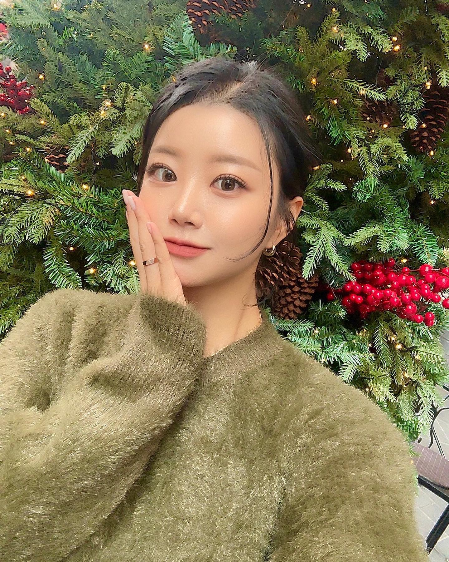 🤎💚
.
.
.
#길리슈트 #보호색 #카멜레온 인줄
#니트 #니트코디 #된장포스 #나이키 #🎄