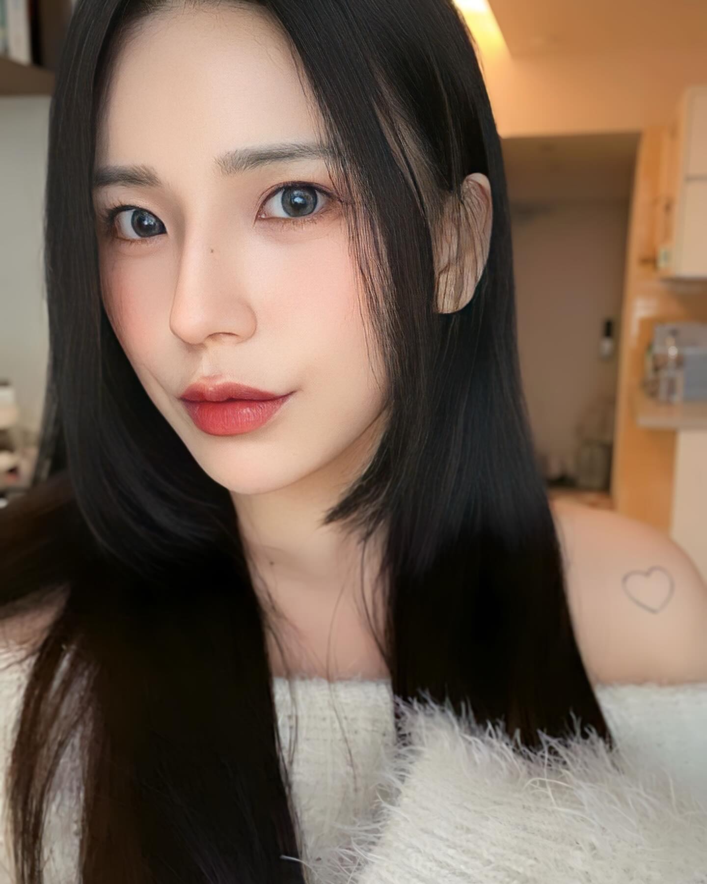 행복하고 즐거운 서른살 생일을 만들어줘서
너므 너므 고맙슴니당🤍🫧
축하해준 모든 사람 너무 고마워요🥹
덕분에 잠들기 전, 눈 뜨고 하루종일 행복🧚🏻‍♀️