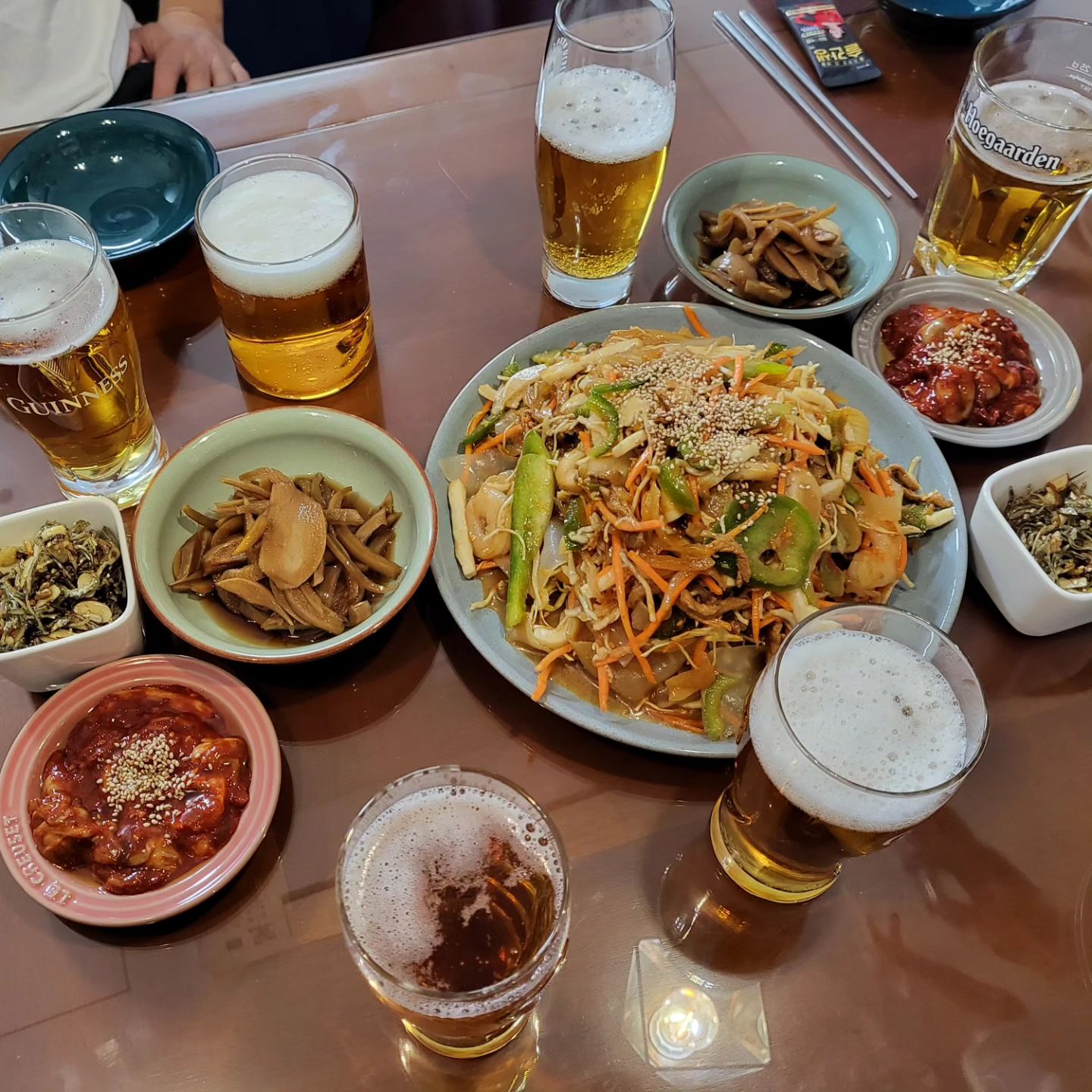 #2023년송년회 
#타운하우스 #집밥먹기 #양장피 #김치찜 #굴젓 #장아찌 #와인안주 #맥주소주와인 #술먹기전 #숙취제필수 #7살6살5살아이 #셋이서잠옷같이입기 #셋이서너무잘놀아 #어른들도호강 #술마니먹어서 #담달힘듬 

2024년에는 술을 좀 줄이고, 
다들 건강챙기고 ,모두 좋은일만 가득 하길바래♡