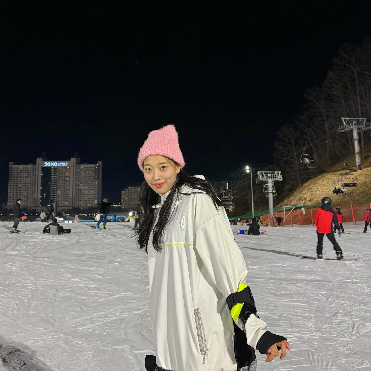 내 인생 두번째
스노우보드🏂
이번에는 비발디
음악회 끝나고 바로 새벽 스키장!
.
.

넘어지는 것만 하다가 응딩,,, 얼음장에 쨍그랑! 하고 난 뒤
무조건 넘어지지 않기에만 집중해서 하체 운동 완료!!

보드 중독!! 또 갈래~ 겨울아 조금만 천천히 지나가줘❄
#겨울 #겨울스포츠 #겨울여행 #대명리조트 #소노펠리체델피노 #스노우보드 #보드 #스키 #스키장 #보린이 #운동스타그램 #비발디 #fly #갓생살기 #즐거움엔끝이없다