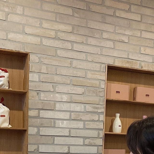 @yongnyong_96.11 on Instagram: "#협찬 @happybricksand #브릭샌드레이크꼬모점 벽돌 컨셉 성공 🫶🏻 단맛부터 담백한 맛까지 골고루 있어서 답례품으로 좋은 #브릭샌드 #동탄맛집 #동탄디저트 #디저트