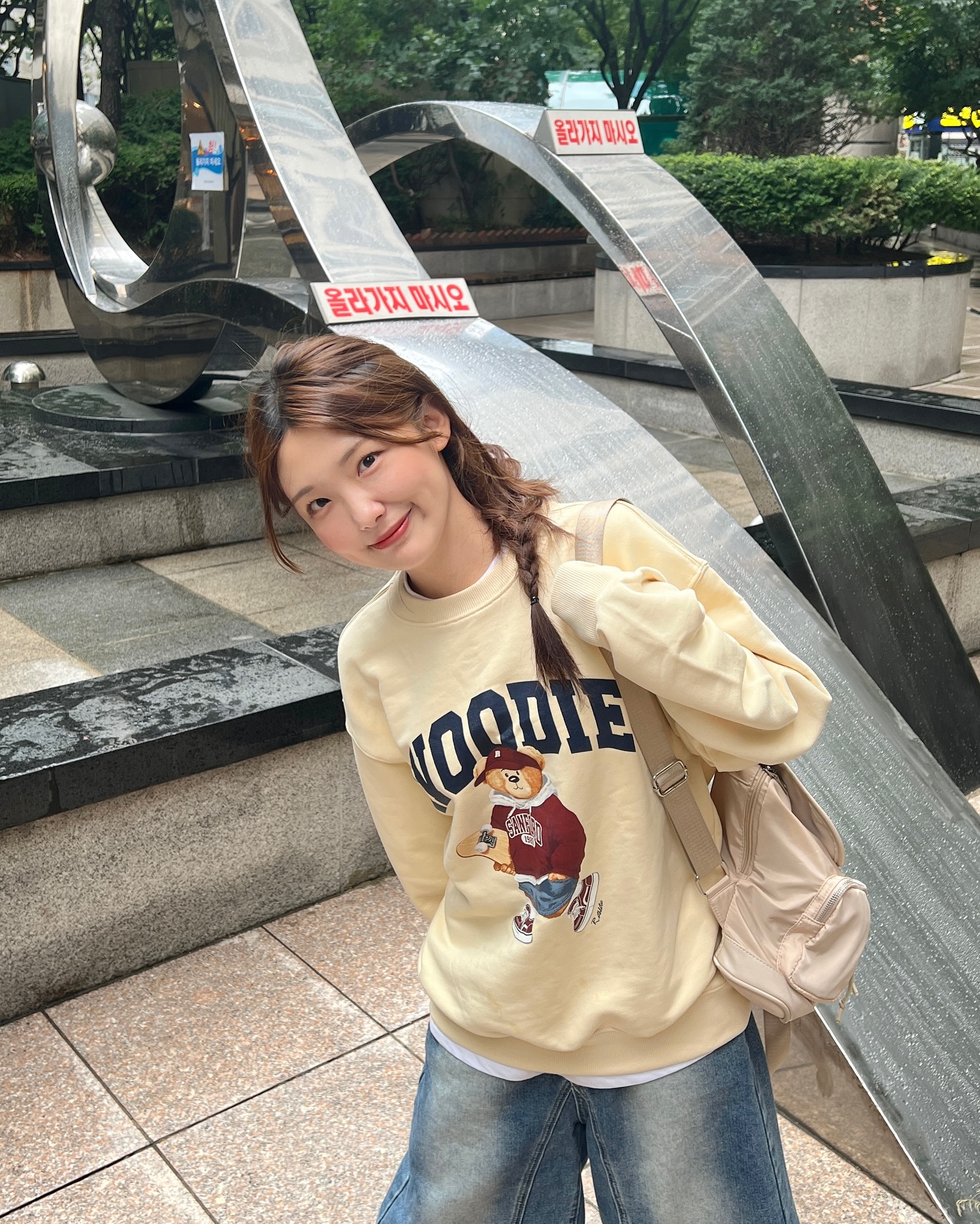 안슬기로운 직장생활 하느라 정신이 나갈 것 같은 요즘,, 힘내는고야 아자아자 화이팅 세상 모든 직장인 여러분 화이팅

#협찬 spao_kr 
가을맞이 귀여운 우디맨투맨 ♥️ 여유로운 무드가 잔뜩 대학생이 된 느낌 ㅋㅅㅋ

#스파오 #SPAO #우디 #WOODIE #간절기옷 #맨투맨
