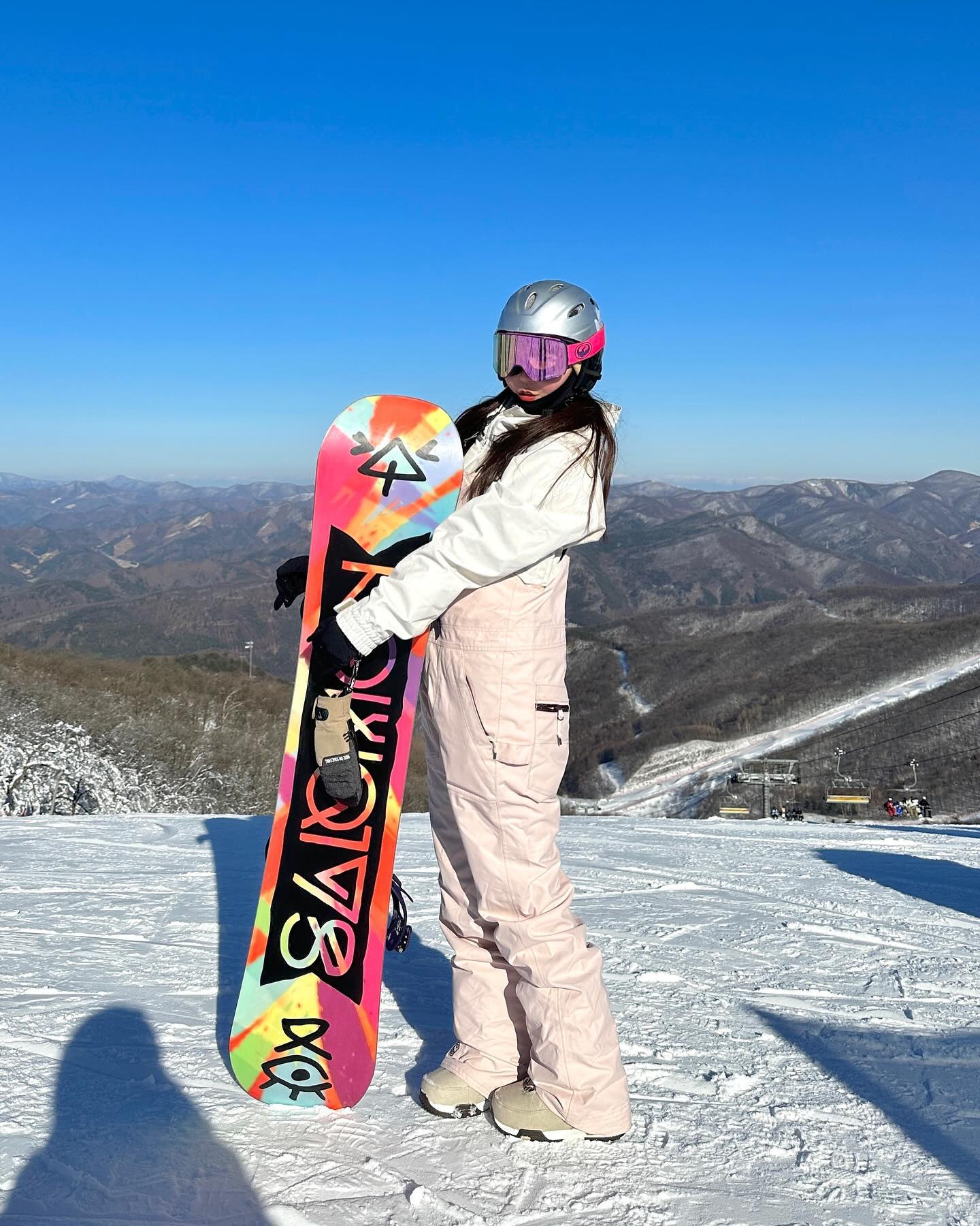 라떼는 노래 오똔데요🏂❄️🤍
12월만 해도 빨리 봄 왔으면 좋겠던데 공 치고파서

곧 다음달 지나면 이제 보드시즌 끝난다 생각하니까
것도 싫고..(?)변덕쟁이에요🧏🏻‍♀️
골프인친님들 중에 스키,보드 타시는 분들도 많아서
괜히 두가지 같은 취미 즐기는 내적친밀감 뿜뿜❣️

골프 피드 올릴게 없어서 신나게 보드피드 도배중💨💨
보드타러 가곱ㄷㅑ용 용평 출격 일주일 전✌🏻

거긴 어때요..? 많이 추워요...?