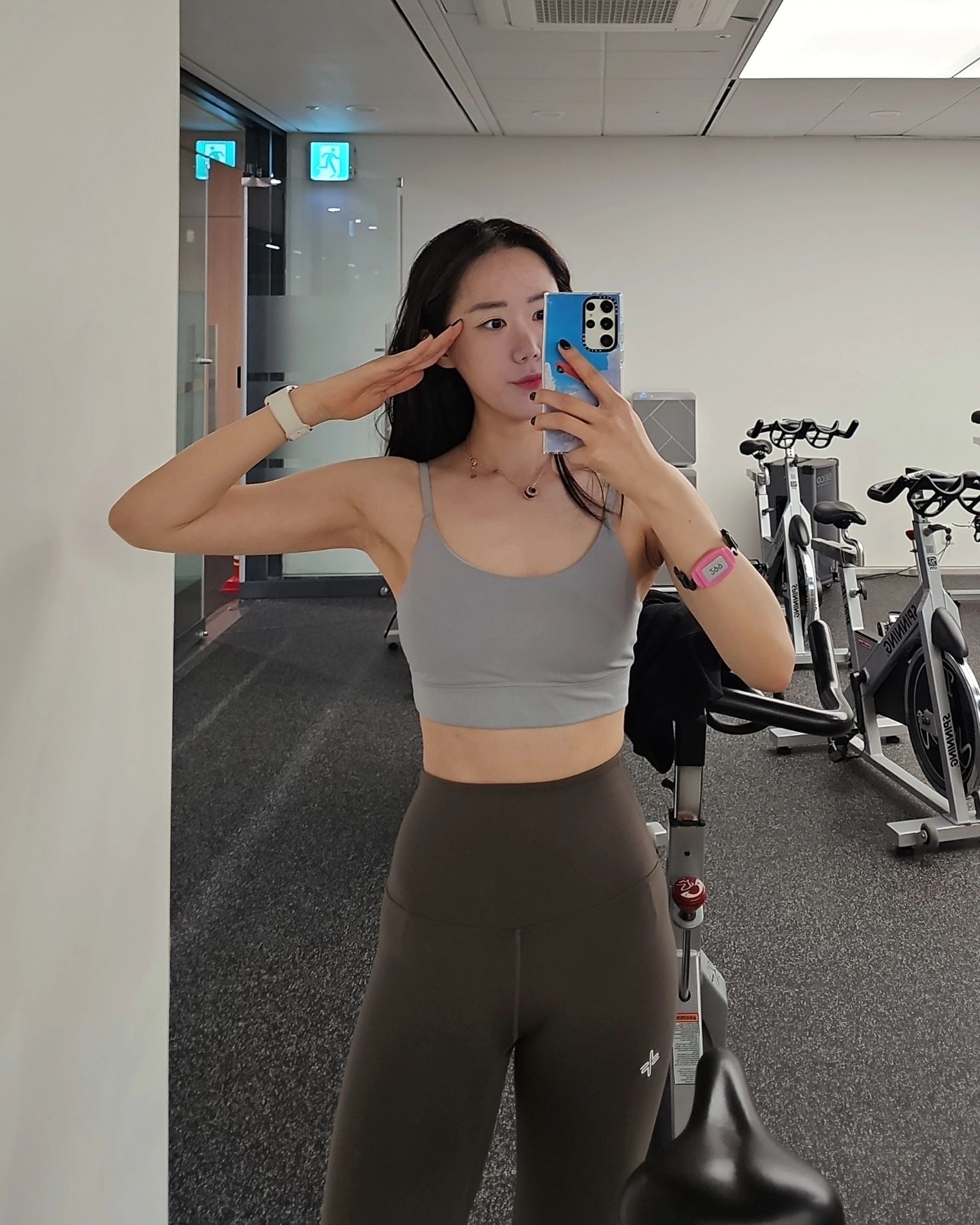 23년의 백일흔번째 헬티비티🐾 

🏋️‍♂️전신

깨작거리는 운동하면 안되는데
깨작거리네 요새

🆆🅾🆁🅺🅾🆄🆃 🆁🅾🆄🆃🅸🅽🅴

▫️레터럴 와이드 풀다운 5세트
▫️스모 데드리프트 5세트
▫️하이 풀리 4세트

#오운완#둥_헬티비티
