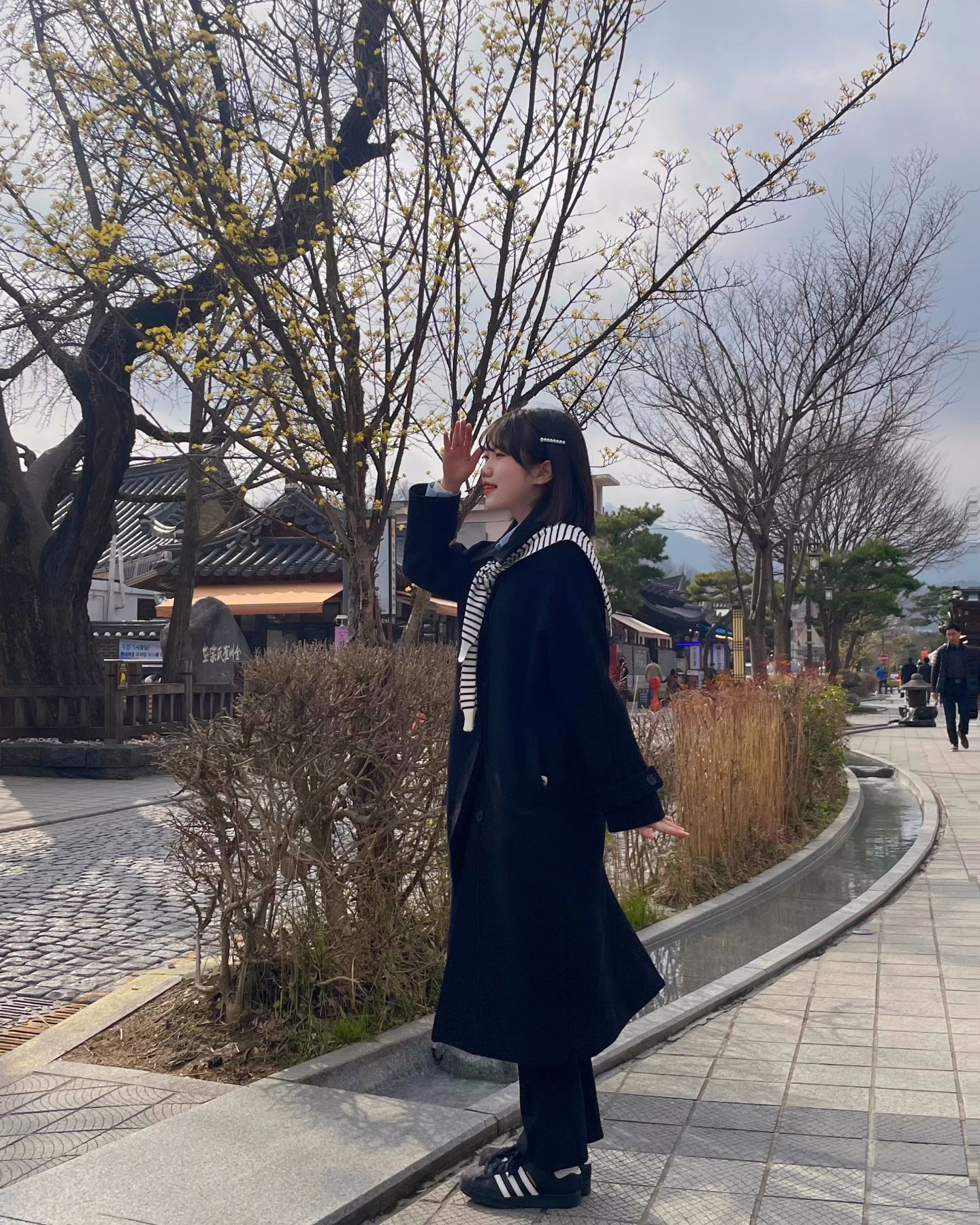 🌸30번째 게시물🌸
-저는 저번 주말 할머니 댁 다녀왔는데 전주여서 한옥마을 구경하고 와씁니다🥹 너무 이쁜 곳인 것 같아요 에너지 충전🫶❣️

#패션모델 #03 #04 #미니멀룩 #스트릿룩 #대학생룩 #직장인룩 #코디추천 #카페 #전주한옥마을 #겨울여친룩 #패션계정맞팔 #고양이상 #여친룩 #봄 #니트 #에이블리 #데이트룩 #fashion #오오티디 #ootd #선팔하면맞팔 #맞팔해요 #좋반 #댓글반사 #협찬환영 #소통해요 #ファッション #followforfollowback #likesforlike