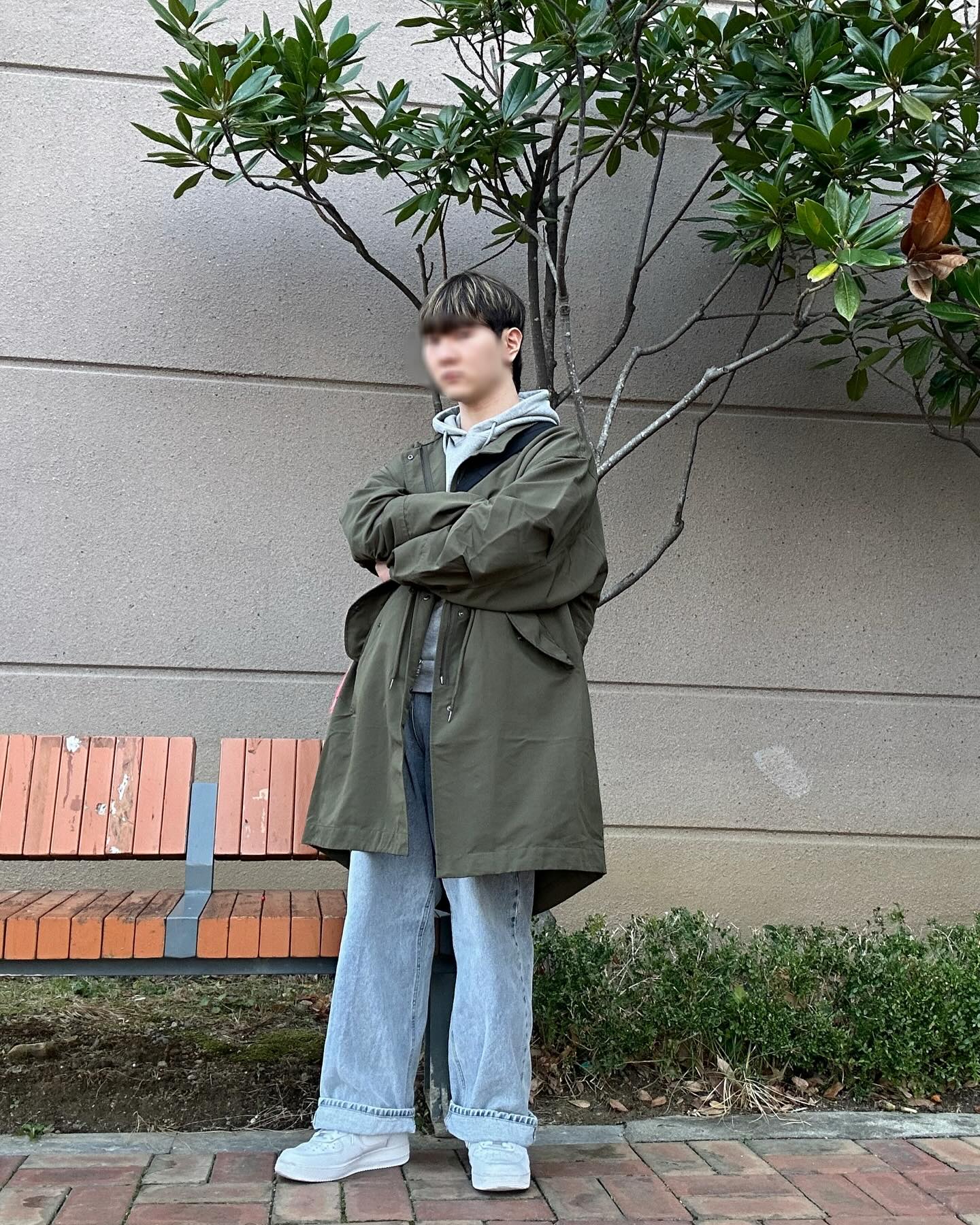 “피쉬테일코디”
올해 피쉬테일을 처음 사 봤어요.처음 코디하는 거여서 회색 후드티에 청바지로 깔끔한 느낌으로 캐주얼하게 코디했어요.
.