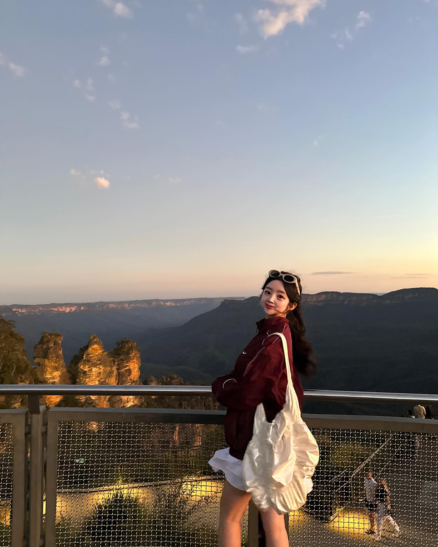 여행사진 대방출 예정 드디어 5G되는 한국으로 돌아왔어요🐨
기대이상으로 좋았던 블루마운틴 세자매봉 다시생각해도 행복,,🤍
마지막 투어하길 너무 잘했당🤍 

#블루마운틴 #시드니여행 #bluemountainsaustralia #bluemountain #시드니 #세자매봉 #여행사진 #바람막이 #패션인스타 #여행인스타