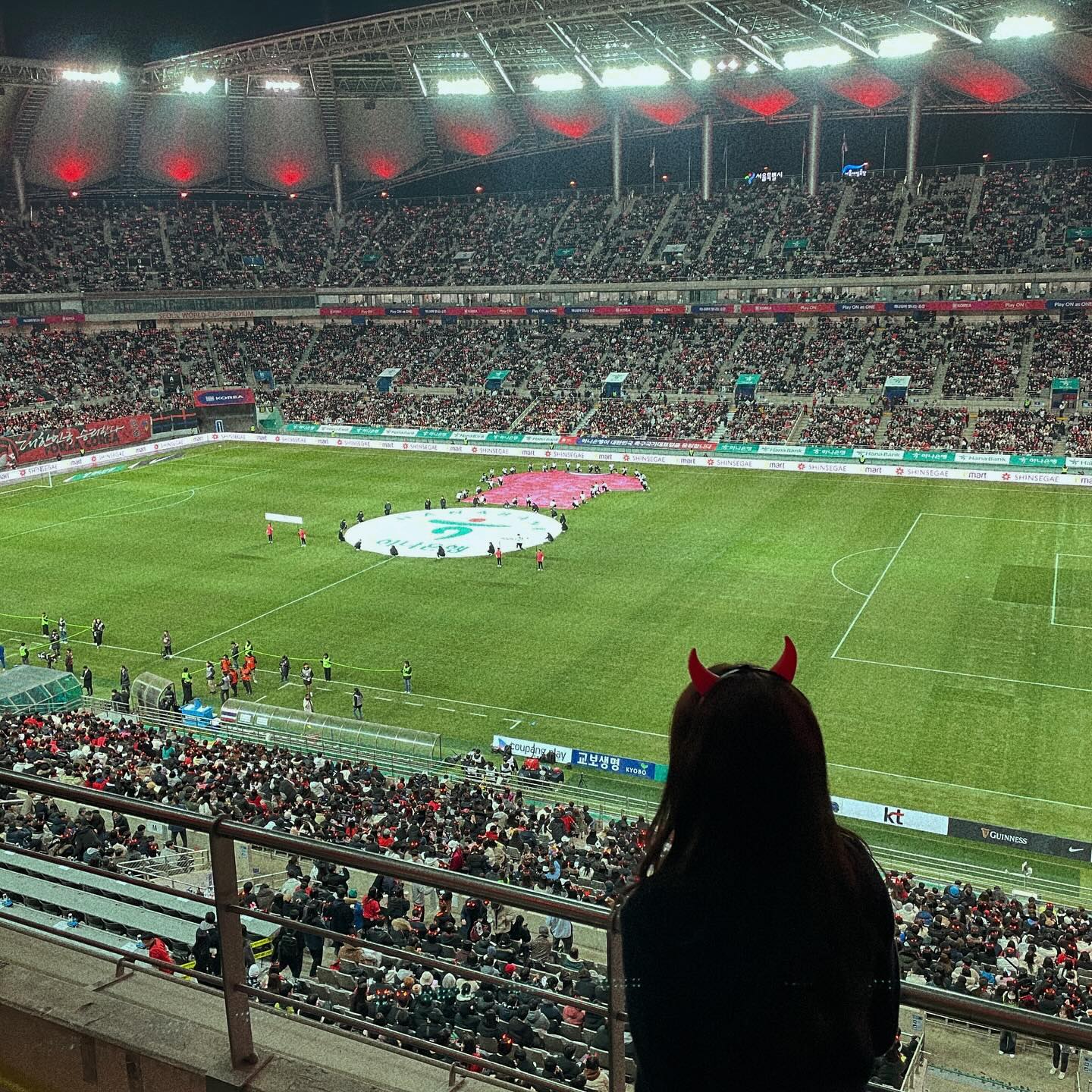 그저 신나고 즐거웠던 축구 첫 직관!
조규성 선수님 항상 사진으로만 보다가 멀리서지만 실물 보니 두근두근••
다음에는 더더더 좋은 자리 갈 테야✨
선수님들 모두 고생하셨어요❤️
⠀
⠀
⠀
⠀
⠀
⠀
#축구 #직관 #축구직관 #한국 #국가대표전 #태국 #조규성 #손흥민 #이강인 #축구선수 #상암 #월드컵경기장 #상암W석 #상암V석 #월드컵경기장자리