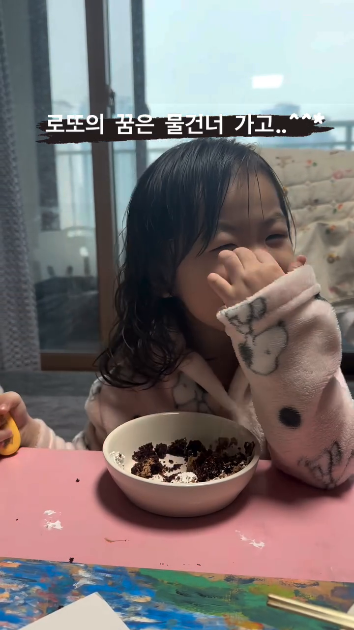 소윤아 아빠 로또될꺼같은지 물어봤는데..안된다네요😂 엄마도 될꺼같냐니까 안된다네요…하하하!! 역시…열심히 일해서 열심히 돈모으는게 정답이네요 👍