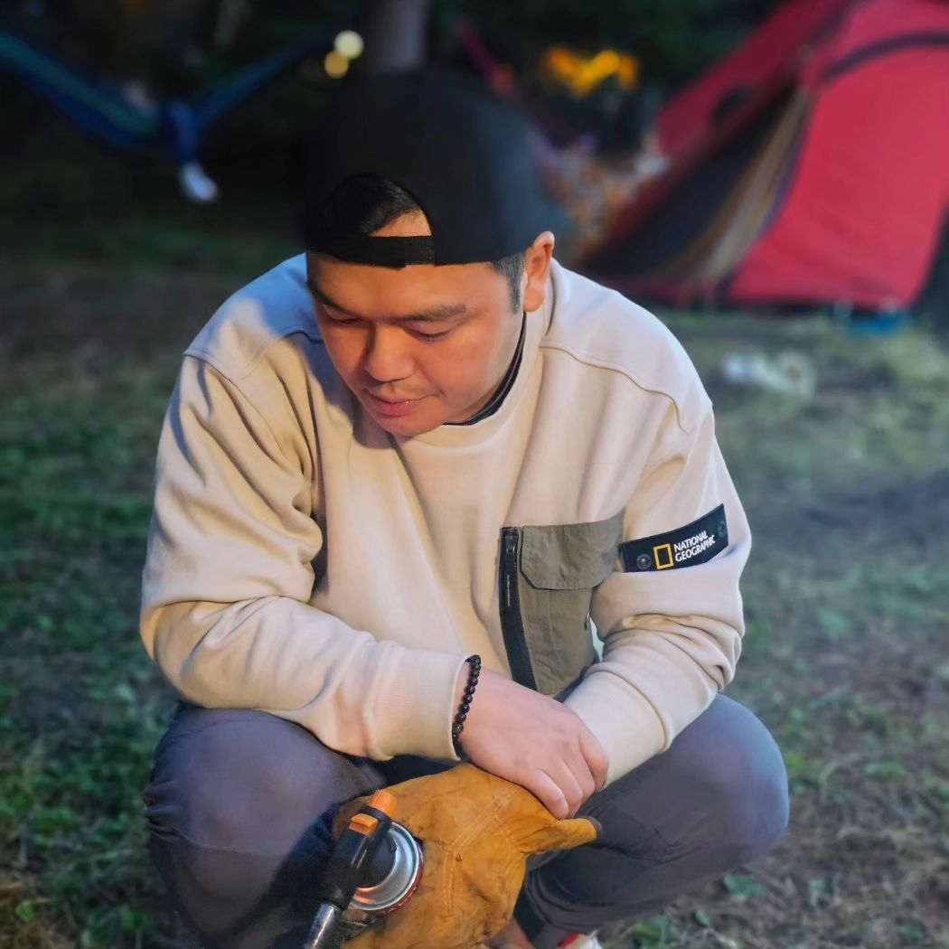 이사하고 몇개월만의 캠핑인가...
 집정리도 하고 하자보수에 정신없는 나날이지만 그래도 남는 연휴엔 간만의 캠핑! 취미생활이지😁😁

4년만에 리뉴얼한 #팔현캠프 갔더니 좋구만.
역시 예전의 캠핑장 감성이 좋아.. 사이트 구역이니 취침시간.야간 어쩌고 이런 얘기없이.. 알아서 나뉘는 구역과 위치. 그리고 옆 캠퍼들과의 소통🏕

화장실.샤워실 개편됬고 거리도 좋으니 자주가서 힐링할수 있겠다!

#연휴 # 캠핑 #부부캠퍼 #힐링 #취미 #남양주