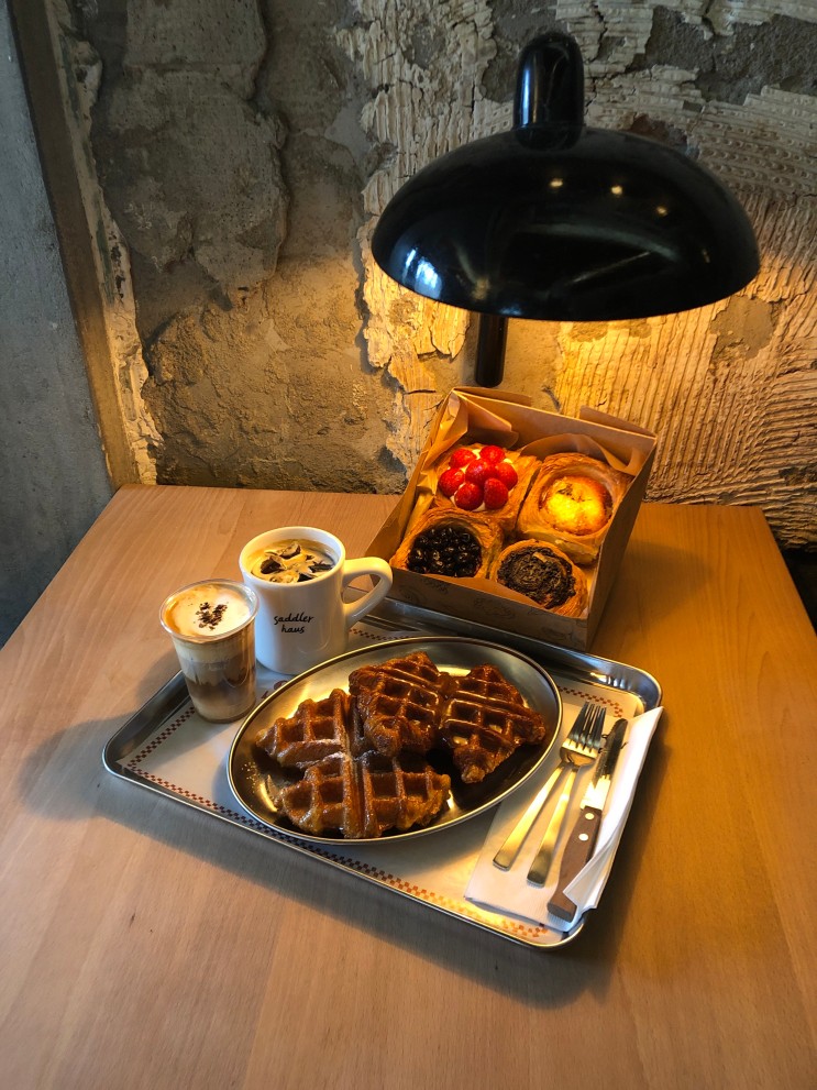 신사 가로수길 카페 크로플이 맛있는 새들러 하우스