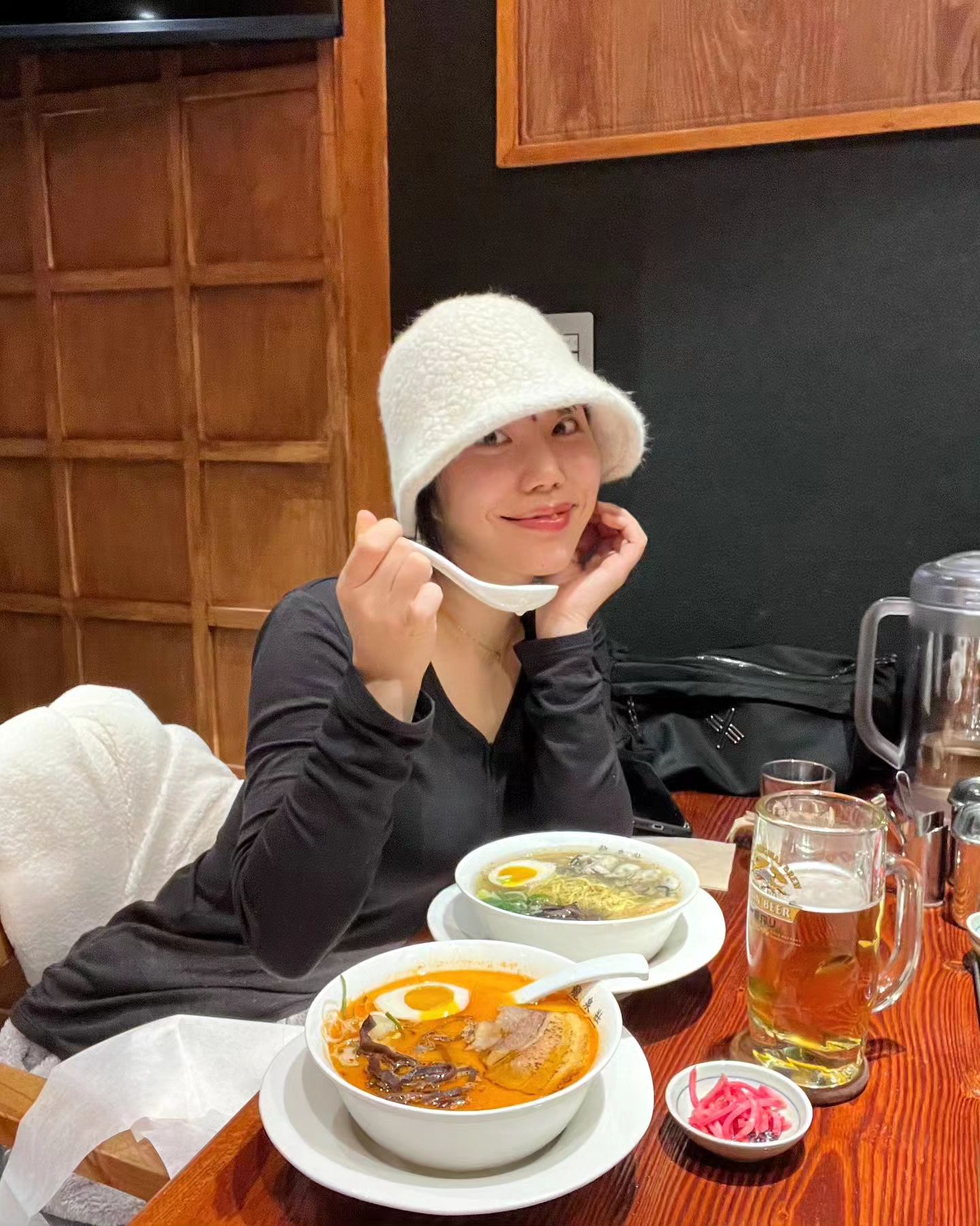 #협찬 ✨️심야라멘 먹으러 가기 좋은 진해맛집✨️ 저장해두고 야식먹으로 가셔요🙌
겨울메뉴로 나온 세상 담백하고 맛있는 굴라멘🍜
코기 원픽💖 생각보다 굴이 진짜 많고 맛있어서 평소에 먹던 류센소 카라보다 더 제스탈이였어요🙌
매운 라멘이 류센소카라도 당연히 맛있었고 숙성도와 콜라보한 흑돼지 교자도 촉촉하고 안에 고기도 가득하고 빠삭하고 짱 맛있었어요🐷
.
🍜류센소 진해직영점
창원시 진해구 경화동 777-2
.
✔️새벽 2시까지 운영하는 류센소 진해점이라 야식먹으로 방문하기 좋아요
✔️주차장은 따로 없지만 길가 주차 가능해서 큰문제 없어요
✔️캐치테이블로 웨이팅 가능!맛집이라 웨이팅이 있지만 회전율이 빨라 금방금방 자리가 나요
✔️기린 생맥 존맛탱!
.

✨️코기가 먹은메뉴✨️
🦪류센소 카키 12,000 
🌶류센소 카라 10,000
🐖흑돼지 교자 8,000
🐔토리 가라야게 7,000
.
.
cogi._.v팔로우하고 맛집,숙소,여행지 정보받아가세요💖 더상세한 후기는 링크 블로그로 확인해주세요🙌
.
#류센소진해 #진해맛집 #진해라멘 #경화동맛집 #창원맛집 #창원라멘 #진해심야라멘 #진해야식 #심야라멘 #코기_맛집