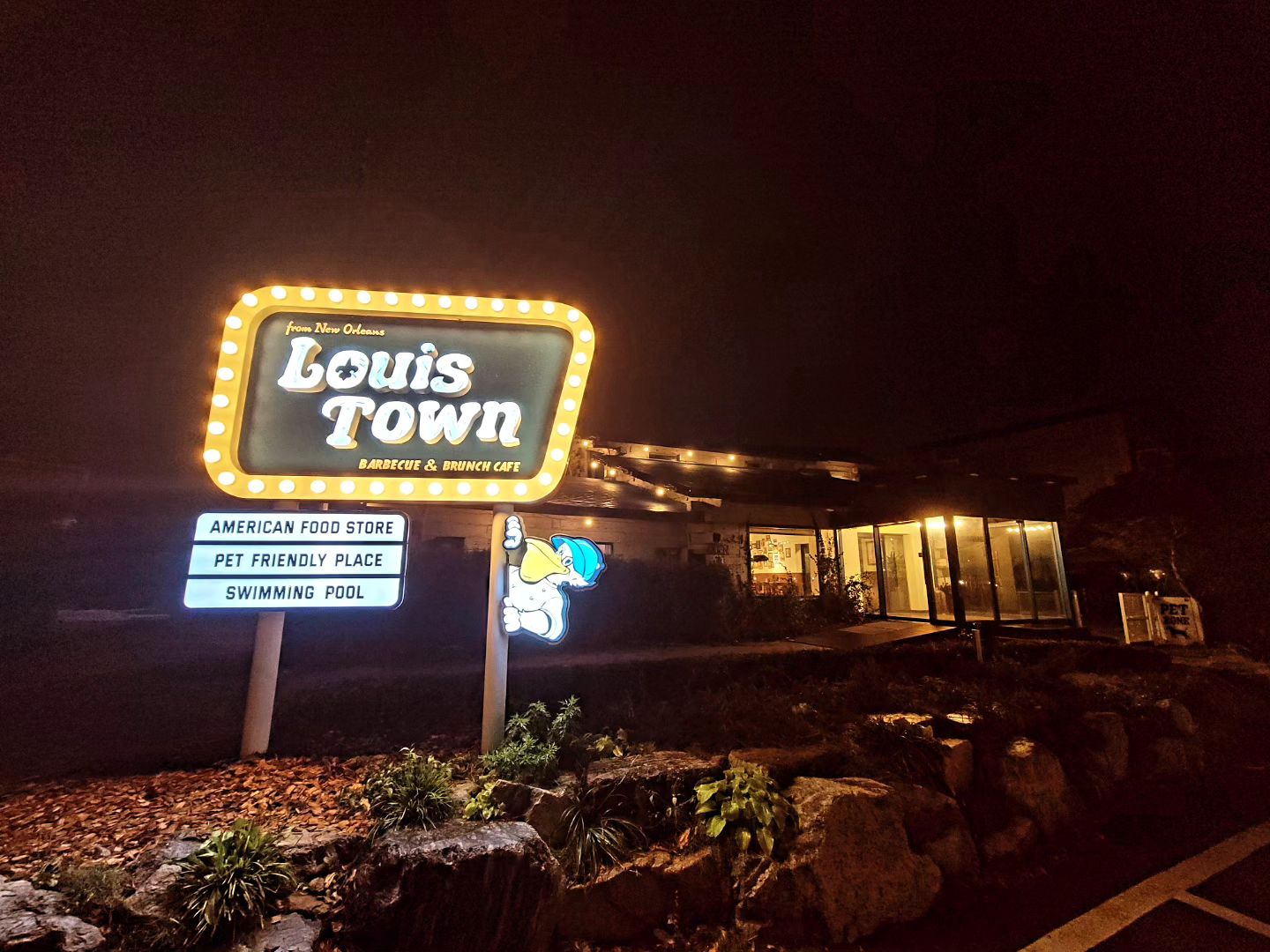 .
#루이스타운
..#louistown 
.
.
똥강쥐들과 저녁약속!
좋아하는것 먹고 쇼핑하기!
아들들이랑 쇼핑하는건 힘들어..