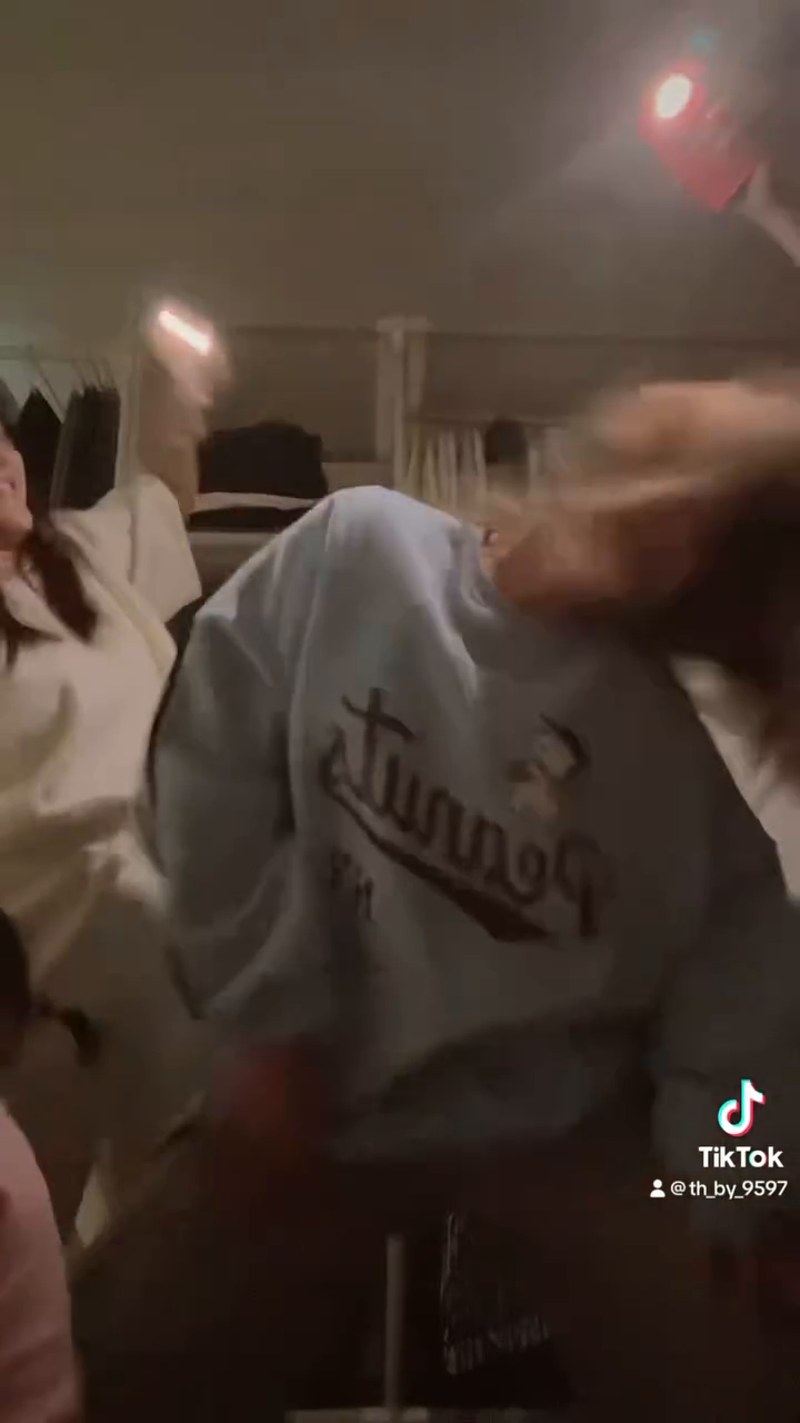 야 흔들어🕺🏻

#릴스 #릴스댄스 #릴스챌린지