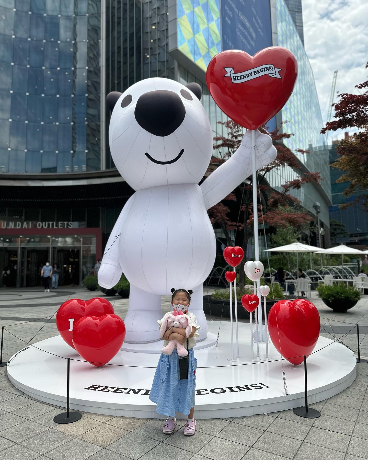 230604

가산현대아울렛 + 경성함바그 + 콜롬비아퍼펙토 + 극단레미(브레멘음악대뮤지컬)

처음 혼자 들어가서 보고 온 브레맨음악대뮤지컬❣️

재밌었다며 또보고 싶다고 했당😛
뮤지컬 배우들도 하윤이보고 맨 앞 중앙에서 제일 열심히 반응해주었다고🤣🤣🤣

#이모랑조카랑❤️ #가산가볼만한곳 #독산가볼만한곳 #유아뮤지컬 #아동뮤지컬 #독산동유아뮤지컬 #어린이뮤지컬 #경성함바그 #콜롬비아퍼펙토 #극단레미 #브레멘음악대  #조카스타그램 #조카그램 #seonyee