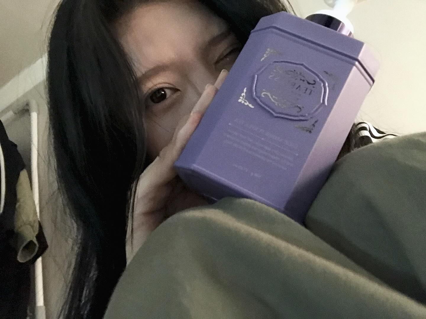 #티블레스 #제품제공 #협찬 

티블레스는 고유한 차의 유효성분이 전하는 향기와 효능을 담은 비건 티퍼퓸 스킨케어 브랜드입니다:) 

[제품 후기] 세이지 앰버 퍼플티 바디워시 

📌 향은 숲에 온 듯하며 녹찻잎 향과 우디향이 어우러짐
📌 바디워시 안에 녹찻잎 미세스크럽이 포함되어 있어서 피부 진정과 보습에 효과 
📌 피부에 향이 오랫동안 유지 

teabless_official