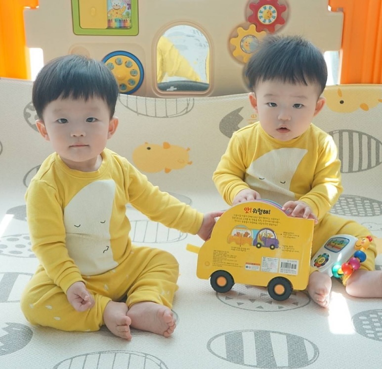 ✩

오늘은 우리 둥이 생일 🎊🎉
베베때 사진 보며 가슴몽글몽글해지는 중 
저때 정말 귀엽고 이뻤는데 더 사랑해주지 못했던 것 같아 아쉬운 마음뿐. 
이쁘니들 생일 축하해❤️❤️