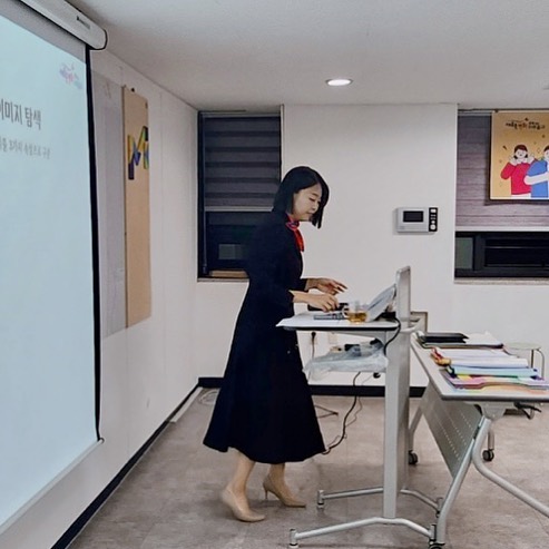 _
마음이 복잡하고 답답할땐 뭐 방법있나요
하루하루 주어진 일들을 그냥 해나가는거죠
그러다 보면 시간은 훌쩍 지나있고 또 좋은 날 오겠지😊

강의 중 이렇게 멀쩡한 사진이 나왔다면?!
무조건 피드박제 ㅋㅋㅋ

🎬미추홀구 청년들과 함께 #퍼스널브랜딩 에 대해 나누다

#쿵따리샤바라빠빠빠빠 #이미지메이킹 #일상