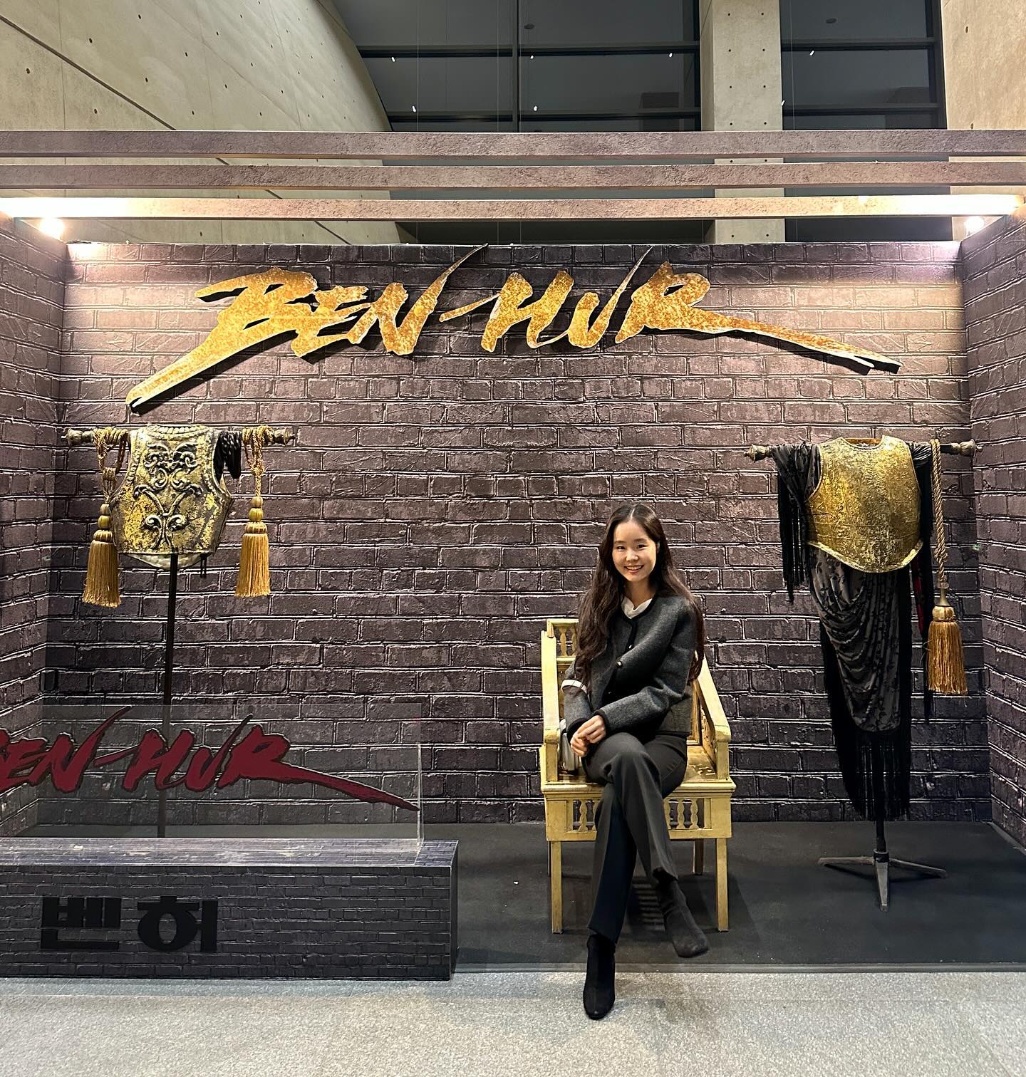 엄마랑 뮤지컬 ‘벤허’ 보러☆彡
전반적으로 다 좋았는데 특히 메셀라, 에스더 넘 좋아..♡︎

LG 아트센터는 처음 가봐서 어딘가 했는데
루이 산책시키던 호수공원에 있었네👀
입장할 때 티켓 바코드 찍고 들어가는 뮤지컬 처음
작년에 준공됐다던데 건물도 예쁘고 아쥬 맘에 들엉ఌ
2층에 카페도 있던데 노트북 들고 놀러와야지~