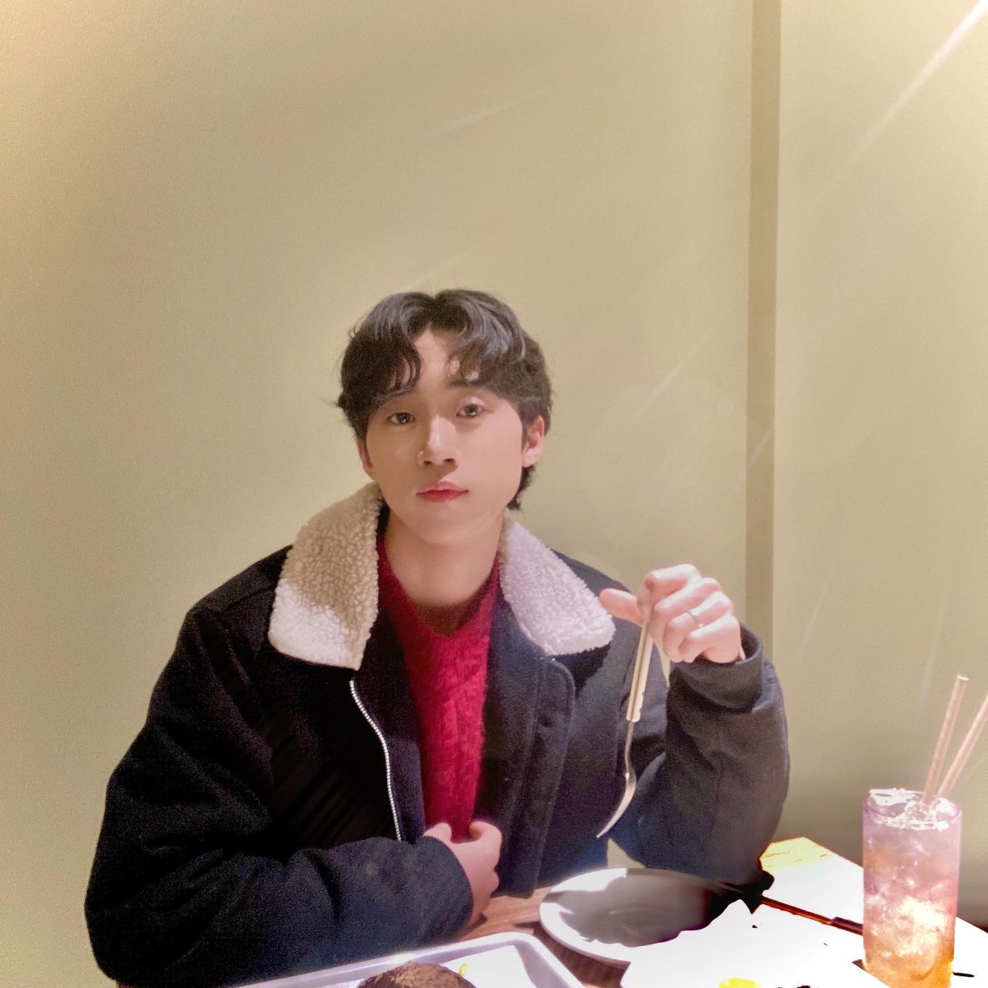 #협찬 lalabread_gyerim 
11월 10일에 오픈한 핫한~!
라라브레드 광주 계림점에 다녀 왔어용~~🙆‍♀️

브런치, 베이커리, 음료가 다양한 대형 브런치 카페 인데요~
브런치도 10종 이상 있고~
브런치 양도 많은데 맛있기까지~~🤩

주차도 가능하며, 매장 좌석도 많고 넓어서 데이트나 모임장소로도 딱 이겠더라구용~

브런치 할인 이벤트
- 다이닝 전메뉴 구매 시, 20% 현장 할인
- 다이닝 메뉴 1가지 이상 구매 후, 20% 할인쿠폰 지급 (당일 사용 불가)
- 5인 이상 예약 시, 전메뉴 10% 할인

- 찾아가는 길: 광주 동구 무등로 406-1 (계림동) 1, 2층

#라라브레드광주계림점 #라라브레드 #광주카페 #광주대형카페 #광주신상카페 #광주브런치 #광주데이트 #광주모임장소 #좋반 #좋반테러 #맞팔 #선팔하면맞팔 #광주맛집
