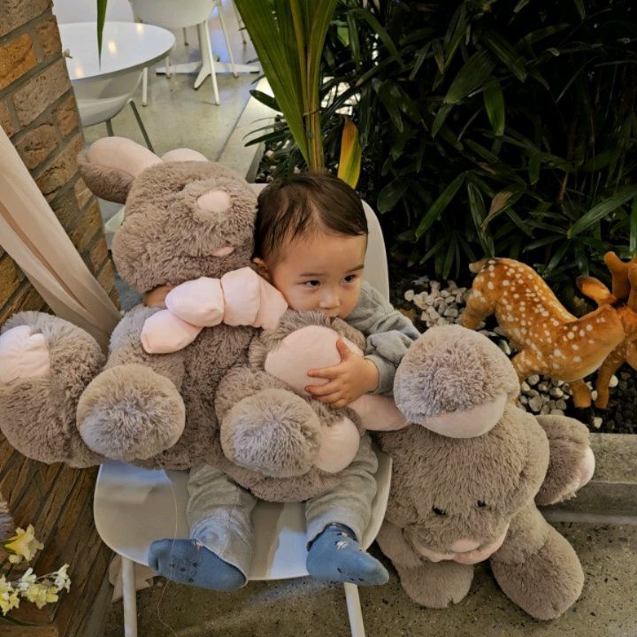#남매
앉고싶어서 앉은 애👶
앉으라해서 앉은 애👧

#랜드마크195