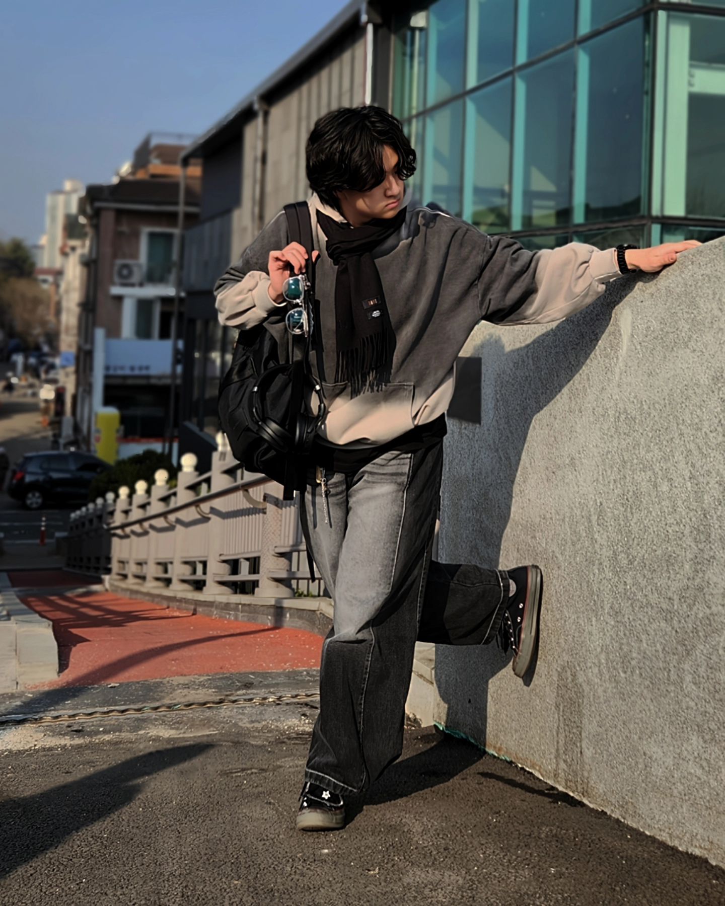 어제랑 반대로🕶

코디 찾아 보면서 놀다가 블랙 레이어드가 예뻐보여서 도전해봤습니다!! 더블제이디 후디와 잔월 데님 사이 블랙 티셔츠로 레이어드해서 코디해주었습니다 •͈⌔•͈
.
.
. 
Top - doublejd_official_
Layered - giordanokr
Bottom - janwol_01
Shoes - converse_kr
Bag - maisonmined
Accessory - minav_official