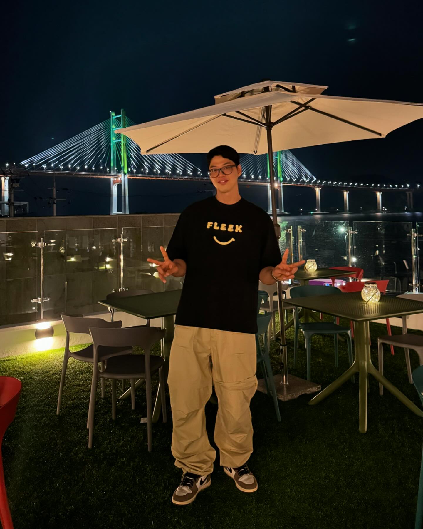 야경은 역시 귀산에서 마창대교🌉
넘오 좋쟈냥✌🏻✌🏻

wanggwan_official #wanggwan #완관 
_ 왕관의 반팔은 엠보 디테일 프린팅이 너무 예뻣으며 루즈핏으로 예쁘게 착용이 가능했어욥😆