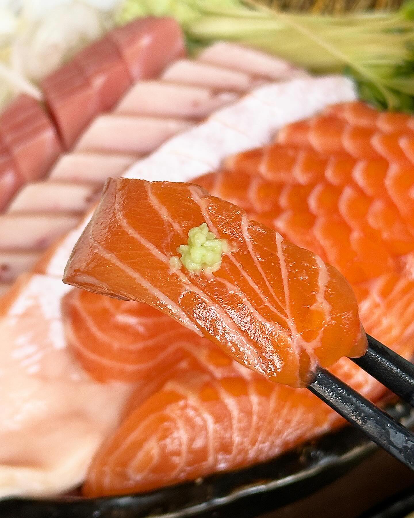 #협찬 연어 무한 리필 “연어시장 군자점”🍣

오늘의 픽 메뉴🍴
연어 & 참치 500g 39,000원

두툼하게 썰린 연어 빛깔 곱다 고와👏🏻👏🏻
셀프 초밥도 만들어 먹을 수 있는데 
개인적으로 크래커도 있었으면 담백하니 맛있었을 것 같아요. 
연어랑 참치 먹다 너끼할 때 즘에 불향 가득 불라면 주문 추천‼️
연어 맛집답게 연어 주문 추천해오💁🏻‍♀️

주소
👉🏻 광진구 능동 279-1 2층

연락처
👉🏻 0507-1383-3602

영업시간
👉🏻 매일 14:00~ 24:00 / LO 23:30

#연어시장군자역 #군자역횟집 #군자역연어 #군자역초밥 #군자역스시 #군자역일식 #군자역맛집 #군자역참치 #연어 #먹부림 #야식 #초밥 #야식그램 #술스타
