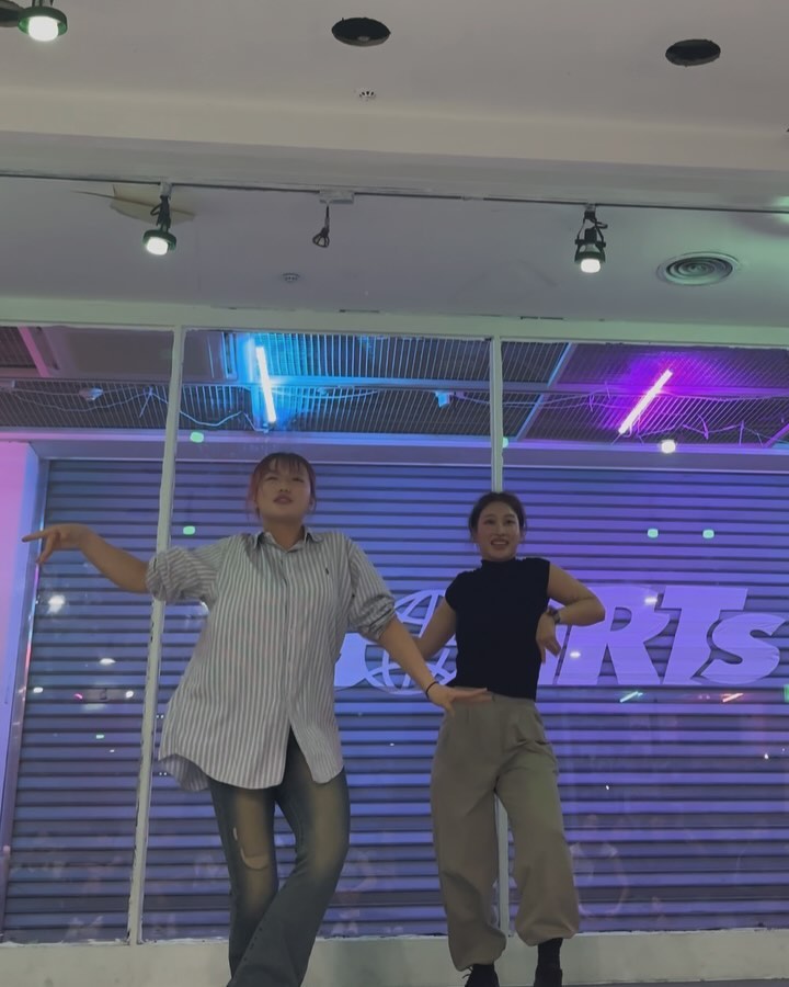 내 안무도 다 틀리는 내가 남의 안무를 안틀리는
경이로운 순간을 위해 올리는 춤영상

이제 내 앨범에 춤 영상도 읎다
애들 덕분에 춤춰서 넘 조타 흐흐