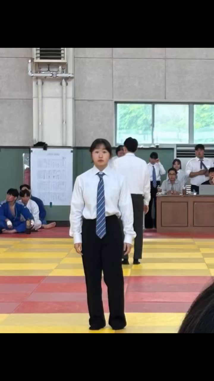잠시 2023년 지나가겟습니다