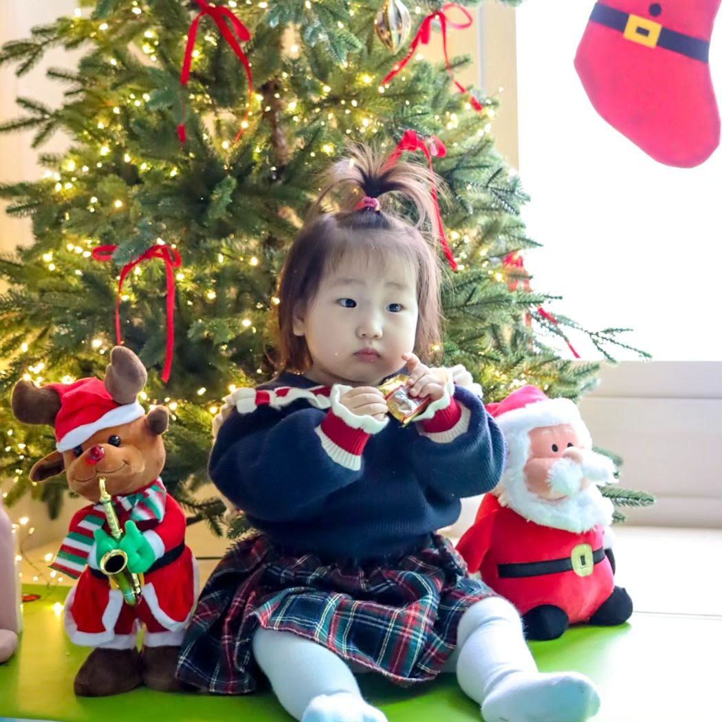 조리원동기들과 ❤️
이번 크리스마스는
작년과 비교해서 조용히 지나가지만
집에 드디어 트리장만!!
채이랑 준혁이가 놀러와서 클스분위기 물씬!