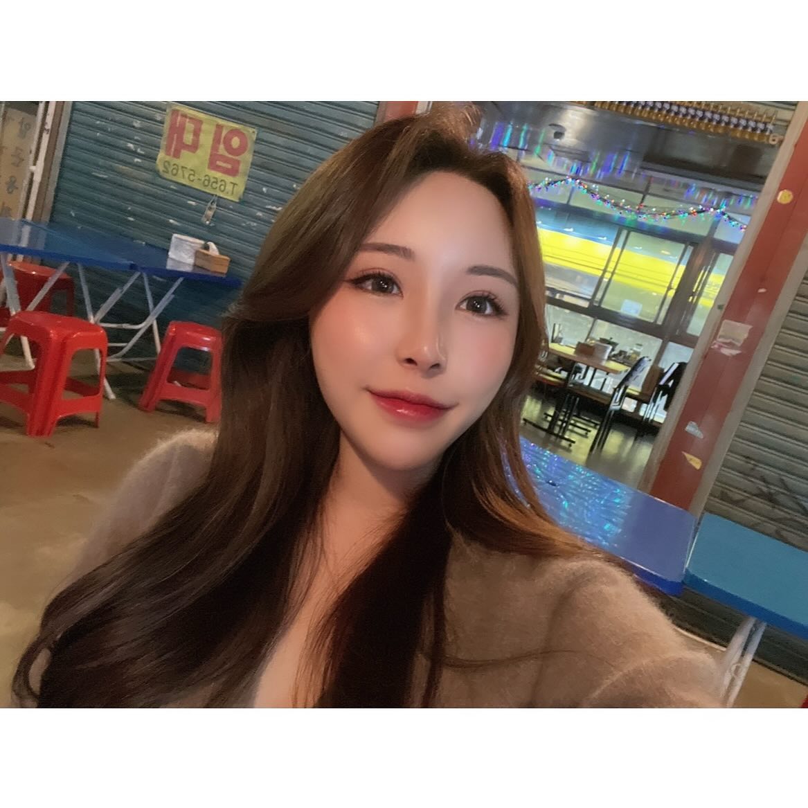 있는 그대로를 날 알아주는사람이 곁에 있다는것은
정말 감사한일이다
더욱 나다운사람으로 더 좋은사람으로
빛날수있게 도와주는 함께하는 이들이 있기에
나는 더 나은사람이 되고있는것 아닐까🌕

#부정 할시간에 #긍정 할래 시간아깝잖아