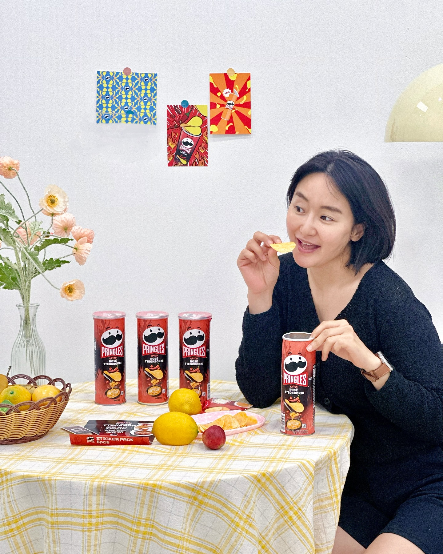 #광고 pringles_korea 
프링글스 매니아분들이 이사실을 알면 난리날것 같은, 너무너무 맛있는 프링글스 매콤 로제떡볶이 맛이 출시되었다구요!
일명 프링글스 로떡칩으로 불러주세요!
그것도 심지어 전세계 한국 단독출시!!♥️
최근 맵파민, K매운맛 등 매운맛 트렌드가 전세계적으로 인기를 끌고 있어 ’글로벌 브랜드 프링글스‘에서 한국 소비자에게 관심을 가지고 56년 역사상 처음으로 떡볶이 맛’ 제품을 출시했어요!!
세상에 미슐랭 3스타 셰프와 함께 오직 한국 소비자‘만을 대상으로 출시한 신제품으로 진짜 우리가 맵부심 민족인거 이렇게 알고 따악!
무더운 여름의 더위를 해소해줄 시원한 맥주와 화이트와인 그리고 하이볼과 페어링 하기에 정말 딱 좋 은거같아요!
#맥주안주 #와인안주 #하이볼안주 이제는 무조건 프링글스 로떡칩을 꺼냅시다아!
한국인의 소울 푸드인 #떡볶이 의 매콤함과 치즈와 우유의 부드러움이 환상적인 밸런스를 이뤄 프리미 엄한 이중 매력을 완성v
입에 넣는 순간부터 매운맛이 느껴지기보다 씹을수록 뒤에서 올라오는이 매콤함이 특징인거 같아요!
스트레스와 지루함을 날리는 뒤끝 있는 매운맛!
#K로제감자칩 ♥️
#뚜껑열면올라오는뒤끝있는매운맛 너무 궁금하지 않으세여?
프링글스의 바삭함과 로제떡볶이의 매콤함, 로제의 부드러움이 완벽한 밸런스를 자랑하는 매운맛 감자 칩 맛집, 프링글스 로제 떡볶이 맛!♥️

#프링글스 #프링글스신제품 #매콤로제떡볶이맛 #로떡칩 #매운맛감자칩맛집 #K매운맛 #맵파민맛집 #편의점신상 #맥주안주 #와인안주 #과자스타그램 #맛도리 #떡볶이 #로제떡볶이 #편의점과자 #편의 점안주 #신상과자 #하이볼안주 #감자칩 #과자추천 #떡볶이과자 #맵파민
