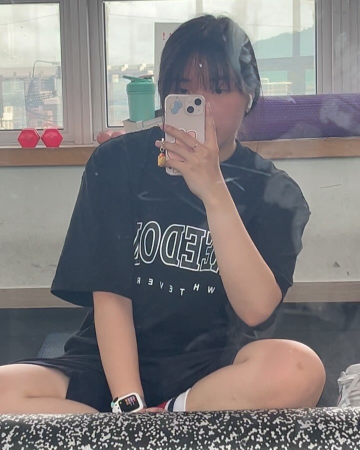2024.07.20
오늘은 최애 부위 가슴!!
나약해져서 슬품... 🥺

탄수 때려넣고 상큼하게
최애 식스디 워터 자두맛 🧡🧡
최애 스텐스 양말 🧦❤️

머신플라이
벤치프레스
체스트 프레스머신 
덤벨프레스 
스미스머신 벤치프레스 
사레레

#오운완 #올라잇 #올라잇가근#식스디#식스터즈#식스디워터제로#스탠스