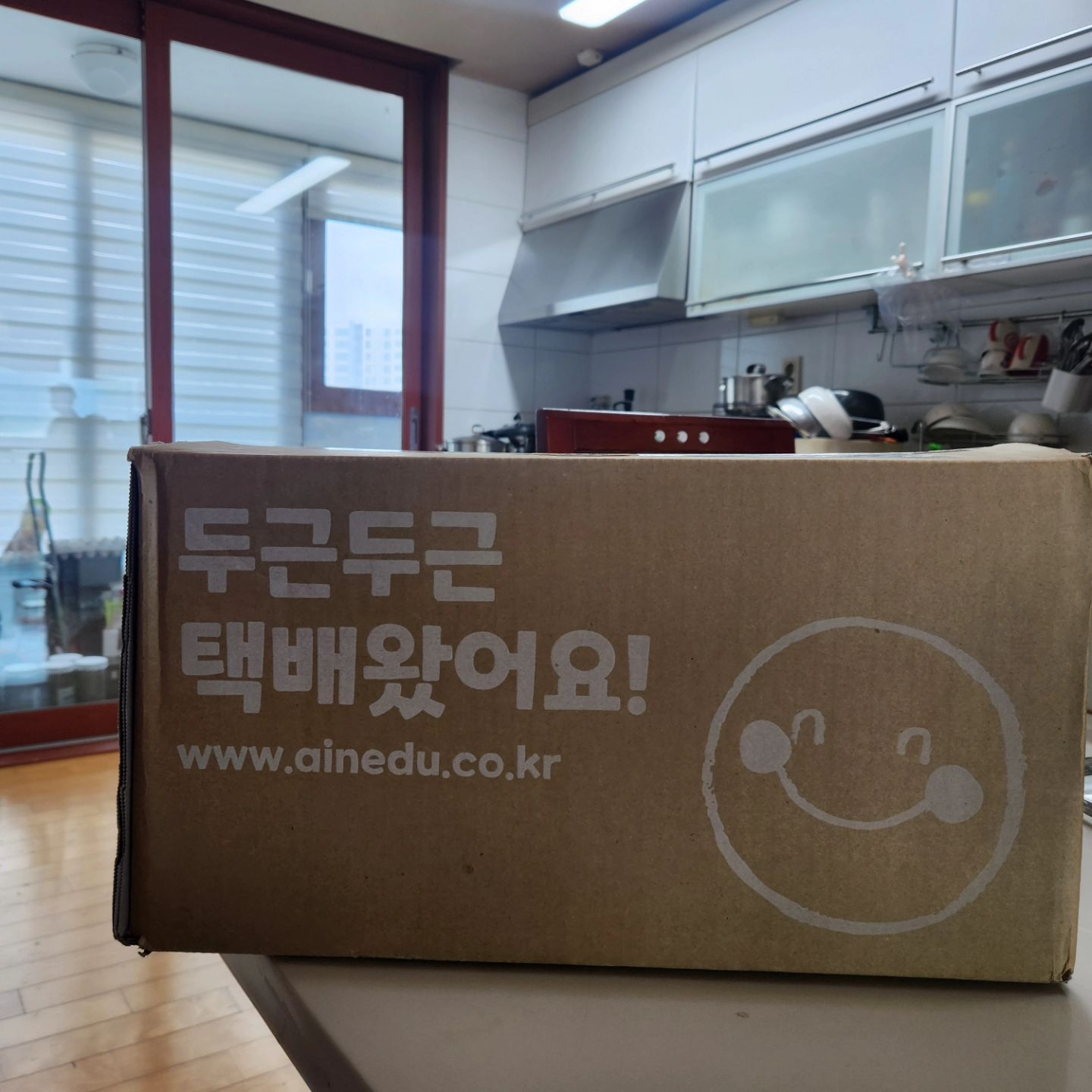 #허니폼폼체험단 #1탄

꾸미고 만들기 좋아하는 하은이한테 미술용품이 한가득ㅎ

이중에 제일 먼저 고른건 개구리,벚꽃,튤립,애벌레,나비,개나리 하나하나 꼼꼼하게 칠해주고 그림에맞는 단어를 풀로 붙여주며 자연스럽게  한글공부도 하고ㅎㅎ바람개비틀에 종이 하나씩 꽂아서 빨대로 연결해주기만 하면 끝인 바람개비 만들기엿어요!!

만들고 바로 나가서 입으로 살살 부는데도 뱅글뱅글 잘 돌아가는 ㅎㅎ직접 만든거라 더 뿌듯해하고  앉아서 만들면서 집중력도 기르고 ^^ 만들어볼게 많은데 하나씩 해보자😊

aintv_edu 

#허니폼폼  #초등만들기 #유아만들기 #미술놀이 #집콕놀이 #어린이미술키트 #어린이만들기키트 #집중력키우기