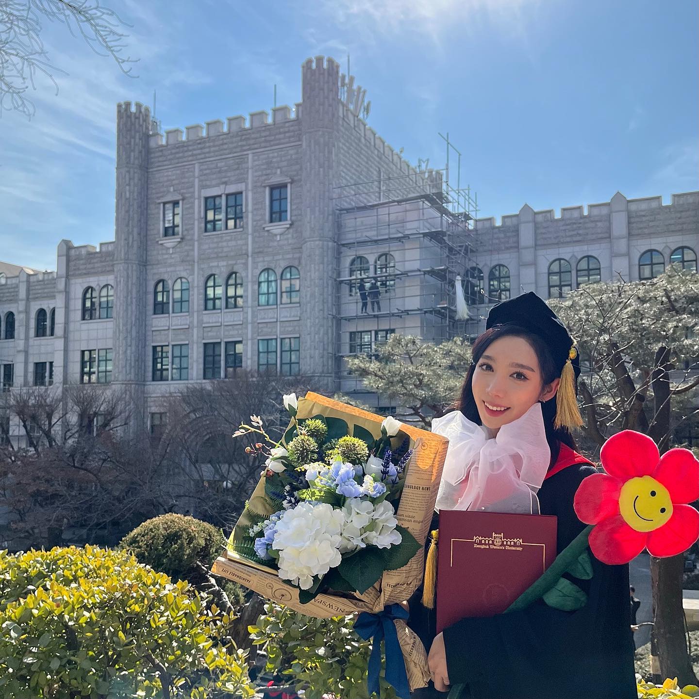 욘교이 척척학사됐슴도🎓🖤