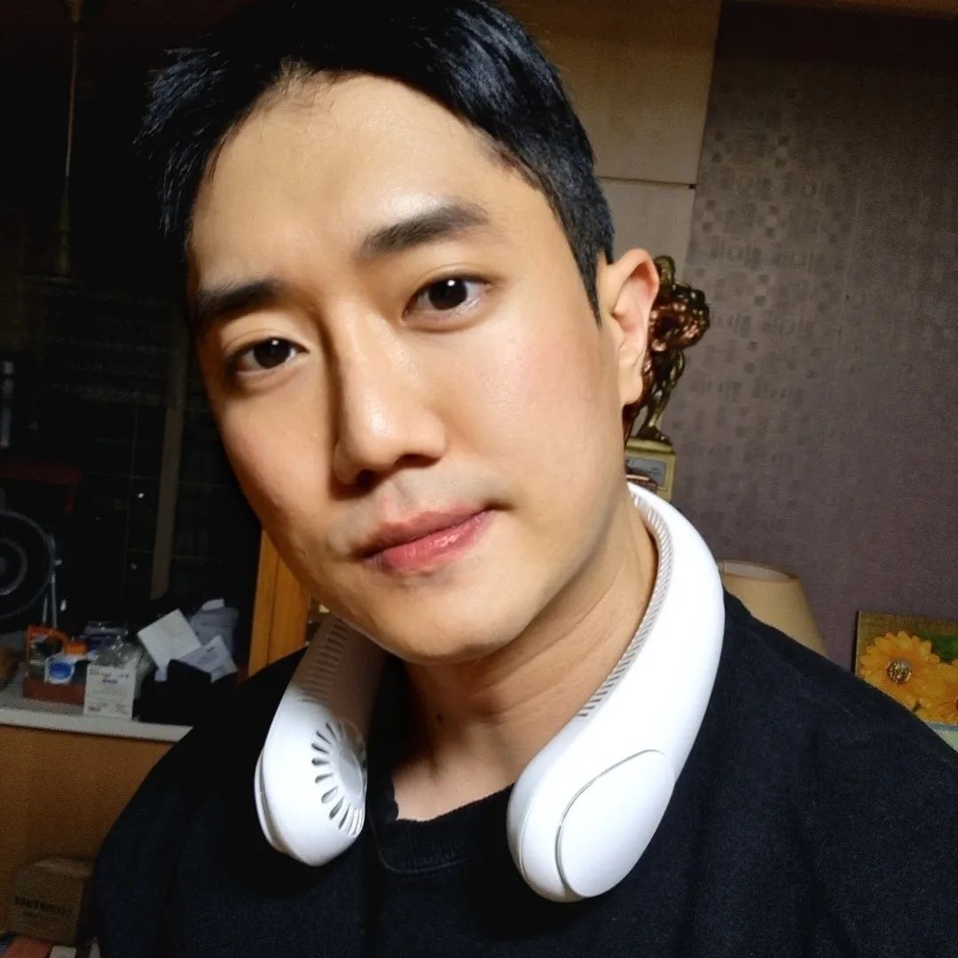 협찬,문의DM on Instagram: “#광고 <집이야기 넥밴드 선풍기> 👍언제 어디서나 자유롭게 활동이 가능한 핸즈프리 선풍기 👍360도 풍향에 3단 조절로 굉장히 시원한 넥밴드 선풍기 👍무난한 디