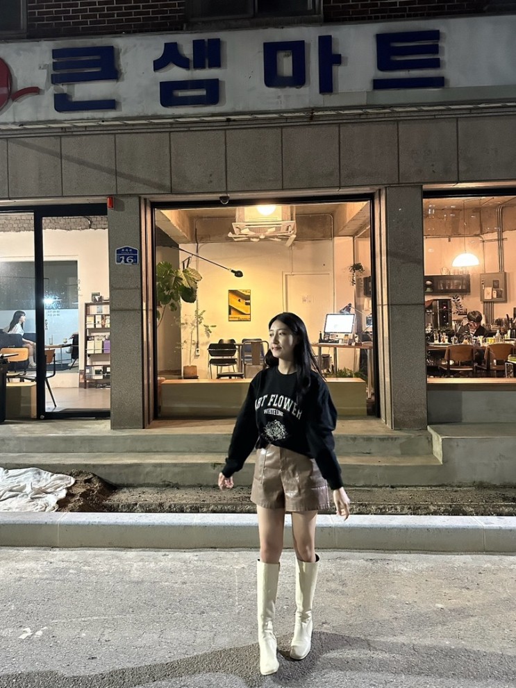 무신사 가을코디 아이러니포르노 세미오버핏 남여공용 맨투맨