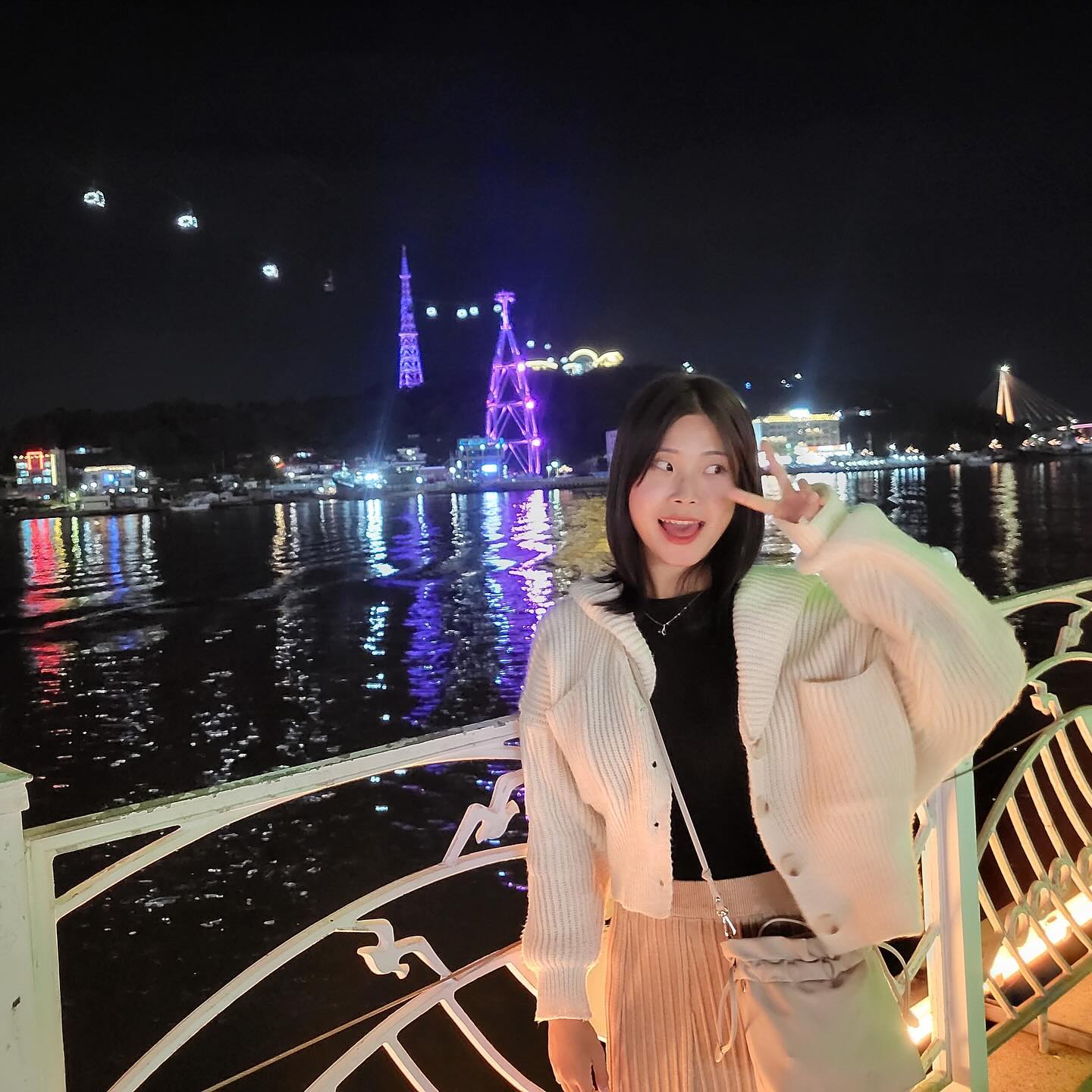 새삼 아쥬 신났던 나🤩

#여수여행 #여수여행코스 #여수밤바다  #돌산대교  #여수카페 #모이핀