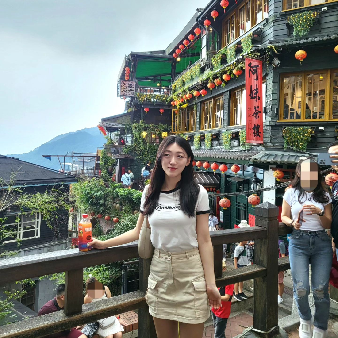 2023년 11월 대만 여행기 🇹🇼 

• 지우펀 •
취두부가 생각보더 많아서
강제 채식하게 만들었던 장소...

그래도 센과 치이로에 나왔다던
장소에서 사진찍기 성공!
 
#지우펀 #취두부 #사람많음 #펑리수 #꼭사오기 #좋반