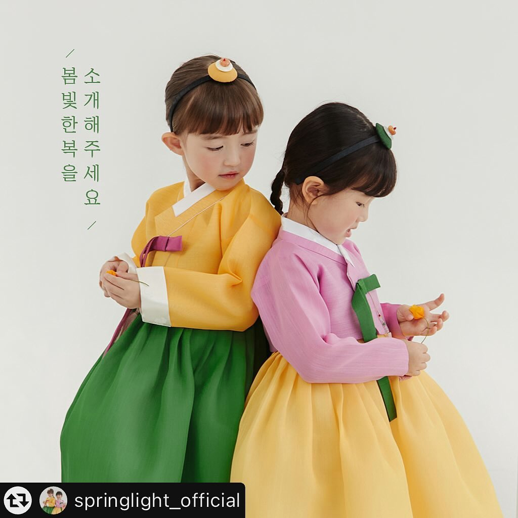 #리그램 - springlight_official by get_multi_repost
봄빛한복 리그램 이벤트 *
⠀
설 전 마지막! 이벤트가 돌아왔습니다 💛
봄을 닮은 ’봄빛한복‘을 친구에게 소개 해 주세요!
당첨 되신 분께는 봄빛한복의 한복을 보내드릴게요.
⠀
이미 구매 하신 분들도
이벤트 당첨시 상품 금액 환불 가능하므로,
구매자 분들께서도 많은 참여 부탁드립니다 🩵
⠀
⠀
📌모집내용

▫️참여기간: 01.22-01.26
▫️선정인원: 한복 4명
▫️선정방식: 랜덤 추첨 
▫️발표일자: 01.27 (토)
▫️제공내용: 여아 및 남아 한복 
(*아이에게 어울리는 것으로 랜덤 발송됩니다)
⠀
⠀
📌참여방법

01. 봄빛한복 계정을 팔로우 해 주세요.
springlight_official
⠀
02. 해당 게시물에 좋아요 눌러주시고,
springlight_official 계정을 태그하여, 리그램 부탁드려요.
[#여아한복 #남아한복 #아기한복 #아동한복 해쉬태그 포함]
⠀
03. 완료 댓글 남겨주세요! 🩵하나만 남겨주셔도 OK! 
⠀
⠀
많은 참여 부탁드립니다. 🙇🏻‍♀️🙇🏻‍♀️
⠀
*광고 및 스팸, 이벤트 헌터 계정은 당첨이 제한 될 수 있습니다.
⠀
⠀
-
#봄빛한복 #리그램이벤트 #서포터즈모집 #설한복공구 #아기한복 #아기한복공구 #아동모델 #여아모델 #남아모델 #키즈모델 #키즈모델모집 #한복모델