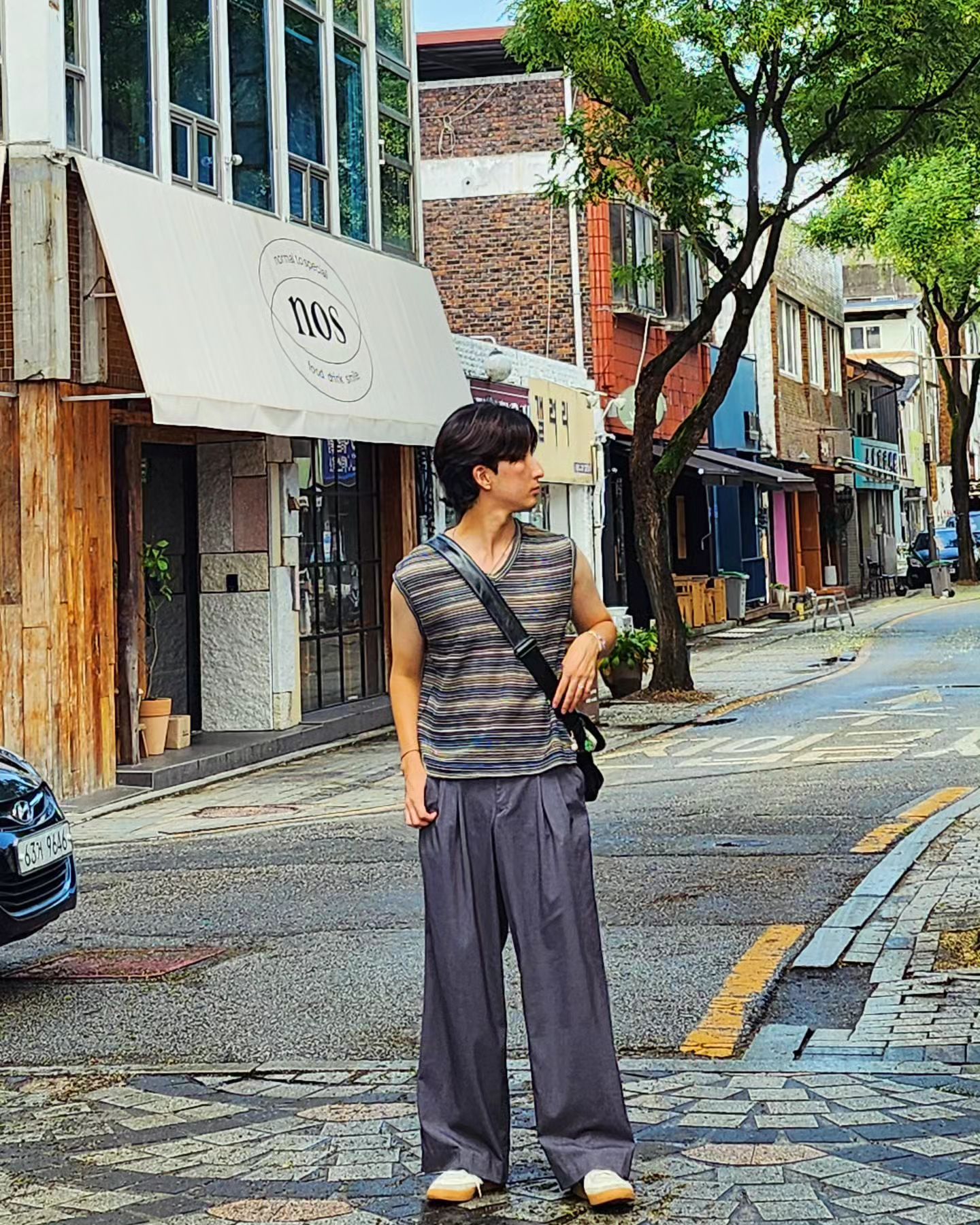 코지의 낭만 가득한 여름 사진 모음 🌳🌳

1~5. 코지의 여름 데일리룩 🌿/ photo by. 또치
6. 현하와 도서관 데이트.
7~8. 여름이라는 단어의 형상화
9~10. 내부 구조가 신기했던 여행자 도서관
11~13. 동심 가득 담긴 귀여운 소품샵
14. 애정 가득 담긴 그림엽서 
15~16. 단골집 예약해버린 "숯불 함박스테이크 맛집"
17. 구름이와 산책 성공 with 또치.
18. 전주 사람도 비빔밥을 먹는다..(처음 먹어봄)
19. 시원해서 기분 좋은 코지 V
20. 또치와 300일❤️

#일상 #데일리룩 #전주데이트 #전주맛집 #전주데이트코스 #옷스타그램 #코지의데일리룩 #남자여름코디 #남자코디